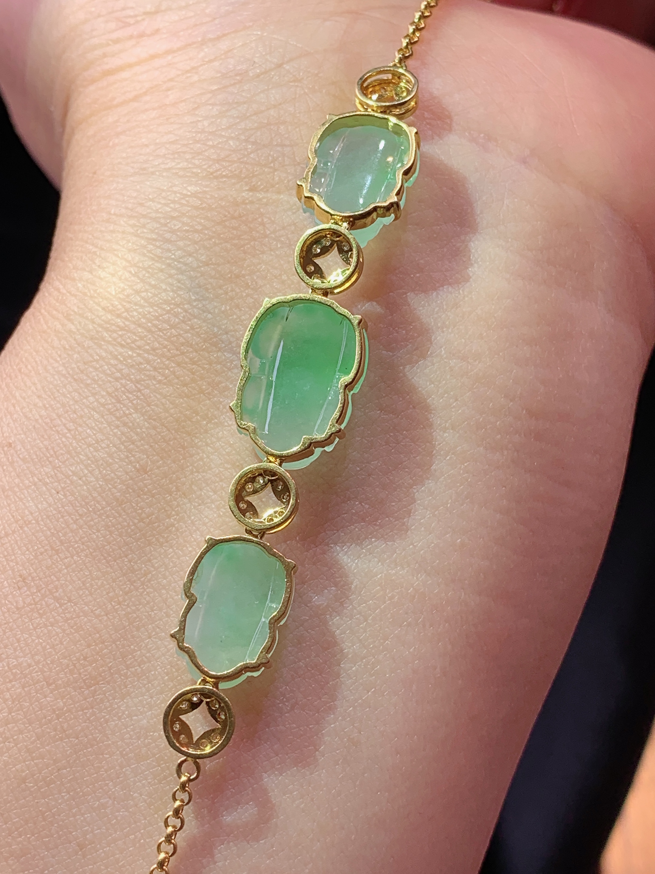 18k金钻镶嵌飘绿貔貅手链 玉质细腻 色泽艳丽清新 水润亮眼 整体尺寸180*10*5.2f3