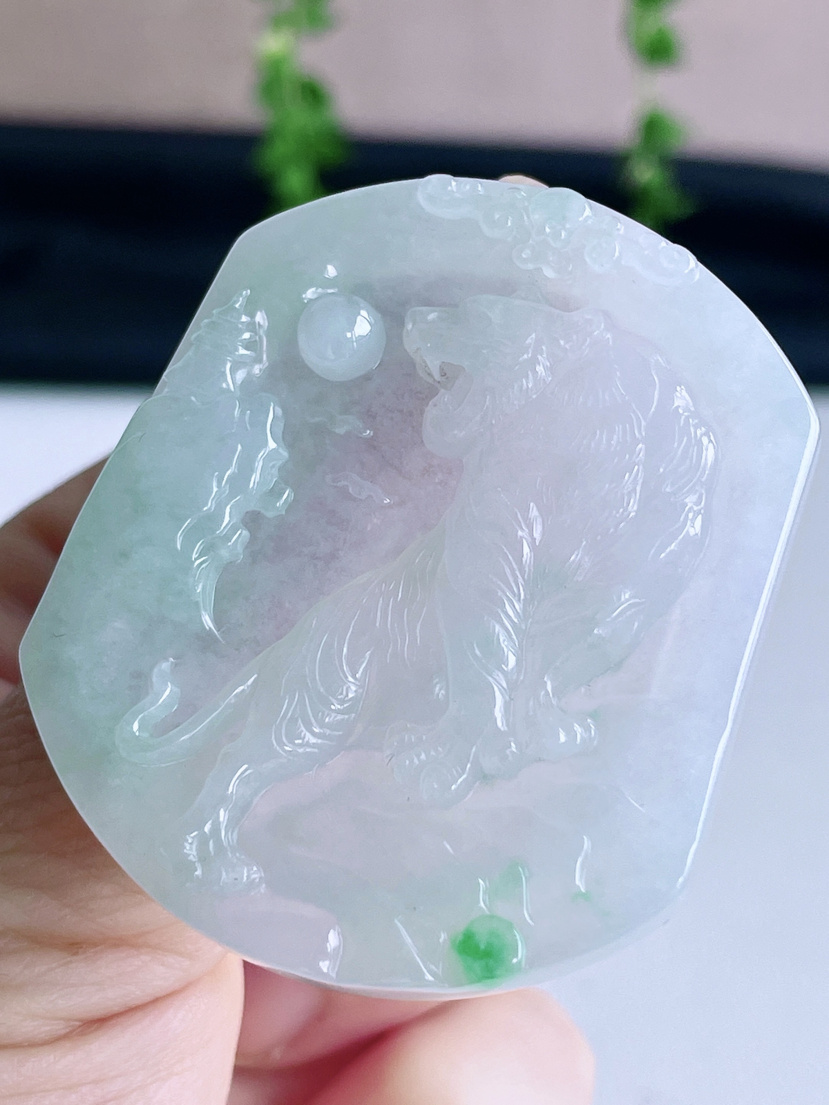 【裸石】冰飘花生肖虎牌吊坠
【说明】缅料 性价比高  
【尺寸】50.2-42.8-6