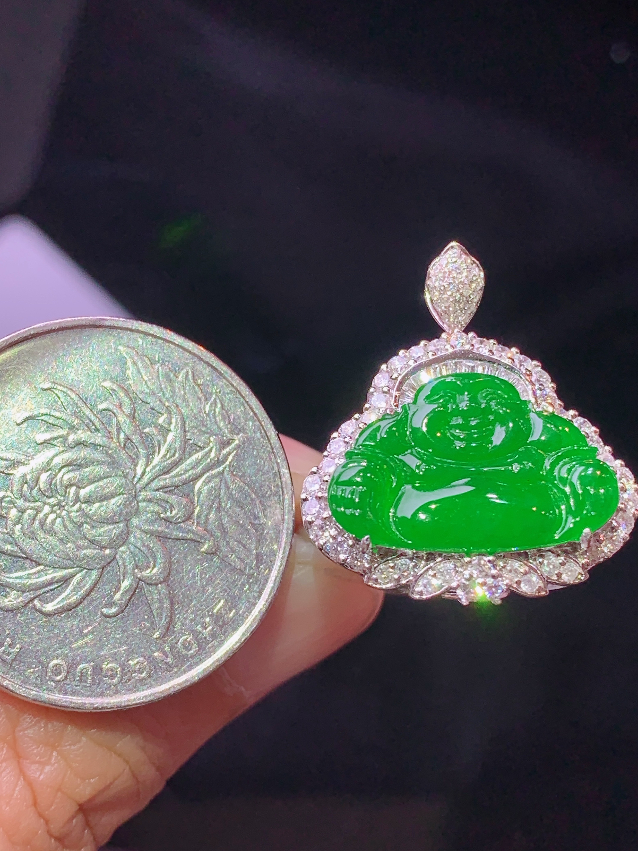 18k金钻镶嵌满绿佛公戒指吊坠两用吊坠 玉质细腻 色泽艳丽清新 水润亮眼 圈口16 整体尺寸23.5*20.5*9.3m3