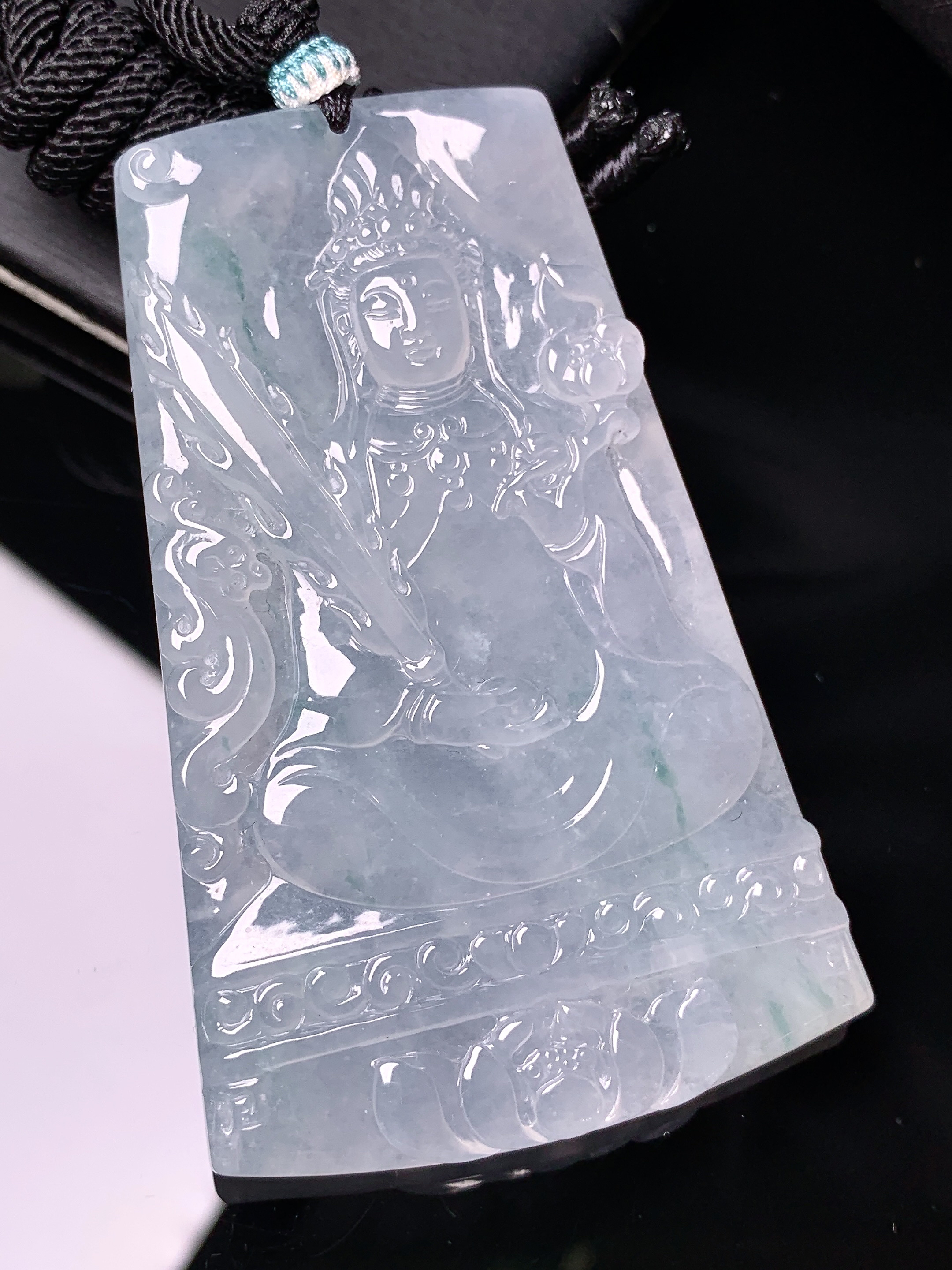 冰种观音菩萨吊坠 玉质细腻 色泽艳丽清新 水润亮眼 整体尺寸67*41.5*5.8a5