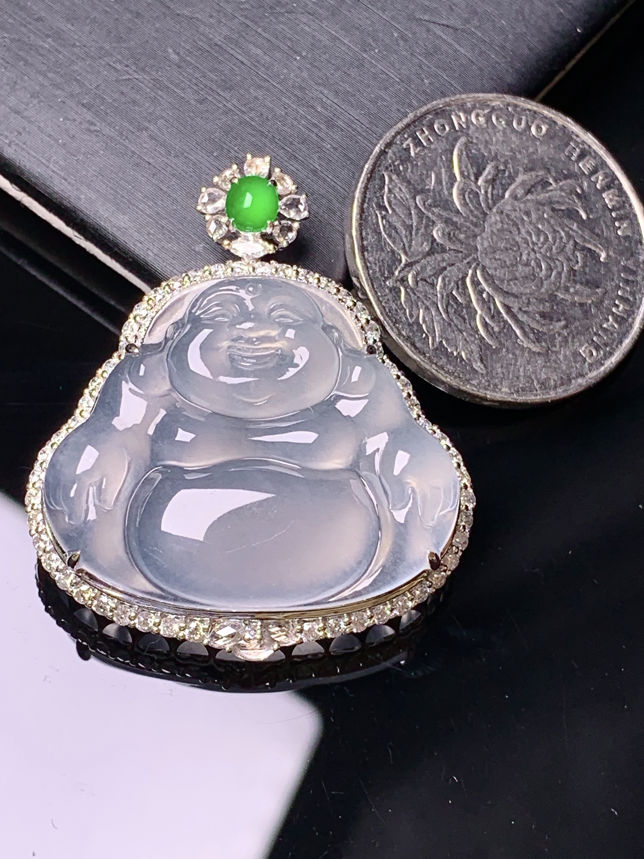 18k金钻镶嵌冰种佛公吊坠 玉质细腻 色泽艳丽清新 水润亮眼 整体尺寸36*31.3*9.5m3