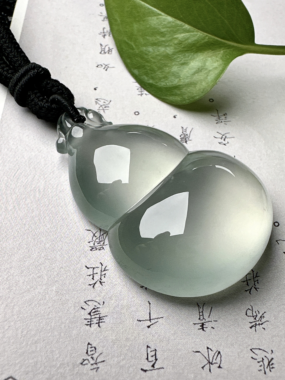 【玻璃种大葫芦吊坠】巨无霸尺寸，质地细腻清爽，荧光感强烈，荧光感强烈，收藏品质