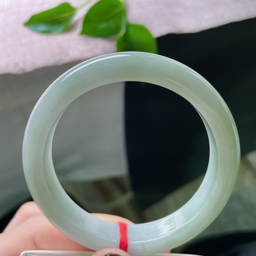 54/11.4/7.5，淡绿底正圈，水润细腻，种老，淡绿为宣，光陰作画。一点皮纹，ss47948a