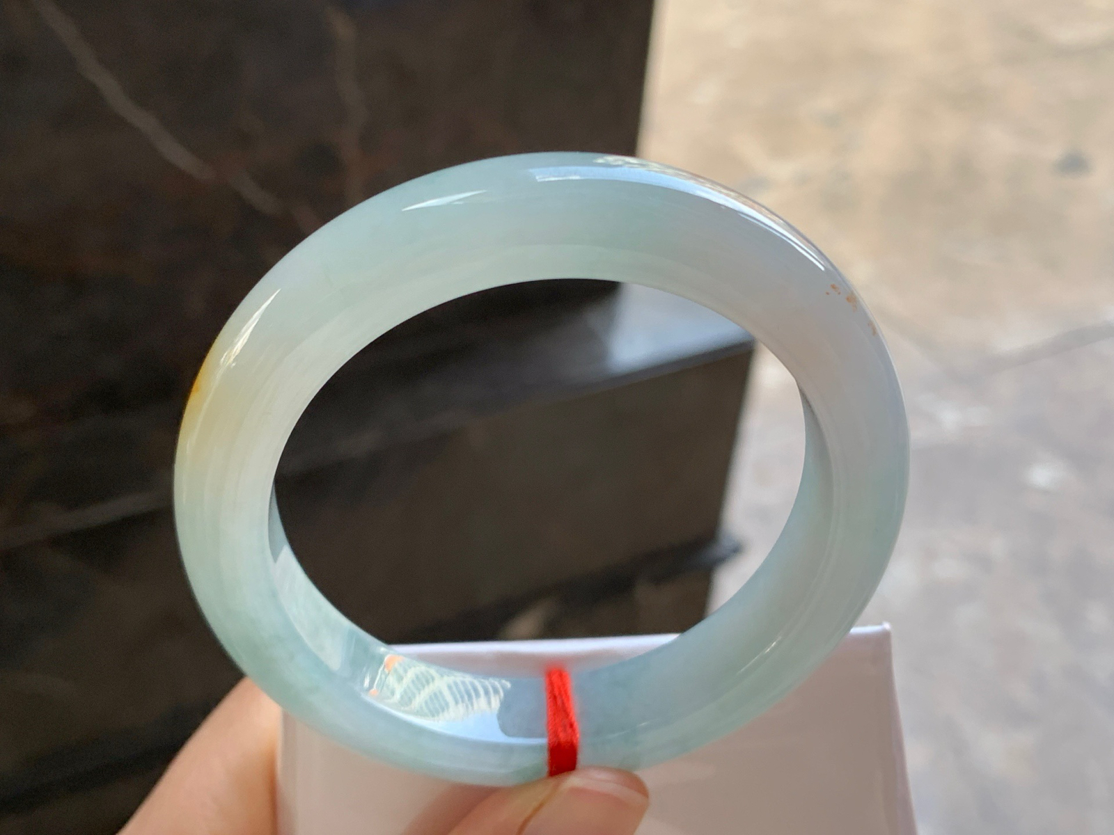 56.5-12.4-9.5

撒金手镯^_^玉质温润 细腻清新