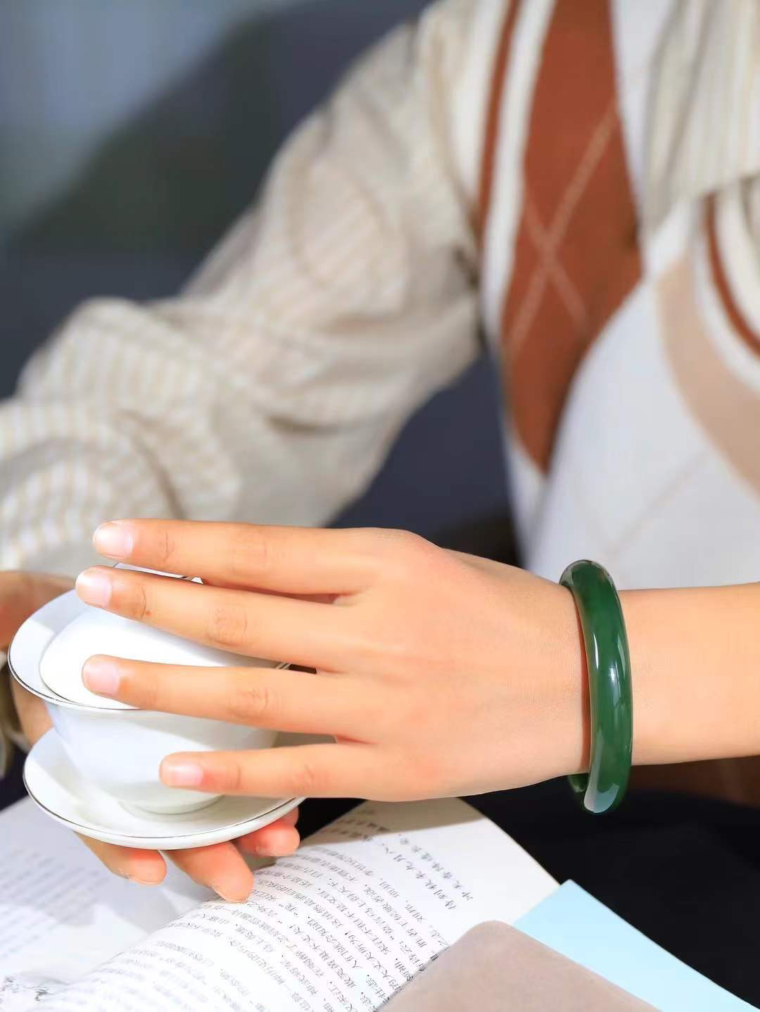 【碧波流转·手镯】

精品️和田玉碧玉手镯，玉质，细腻温润，手感舒适，️线条流畅，简约大气，