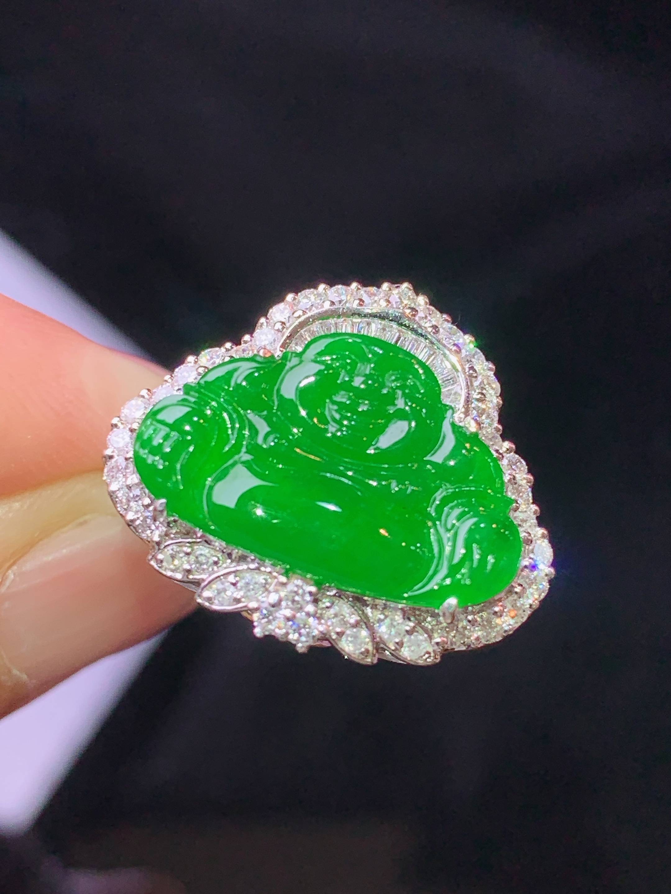 18k金钻镶嵌满绿佛公戒指吊坠两用吊坠 玉质细腻 色泽艳丽清新 水润亮眼 圈口16 整体尺寸23.5*20.5*9.3m3