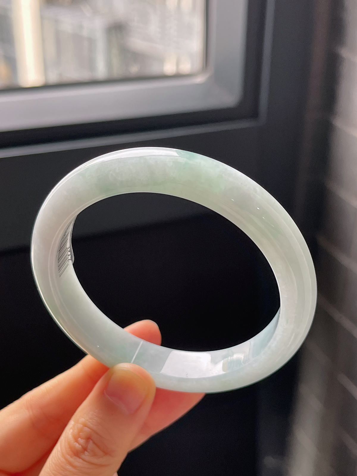 正圈57.8圈口，翡翠糯化种浅绿色手镯