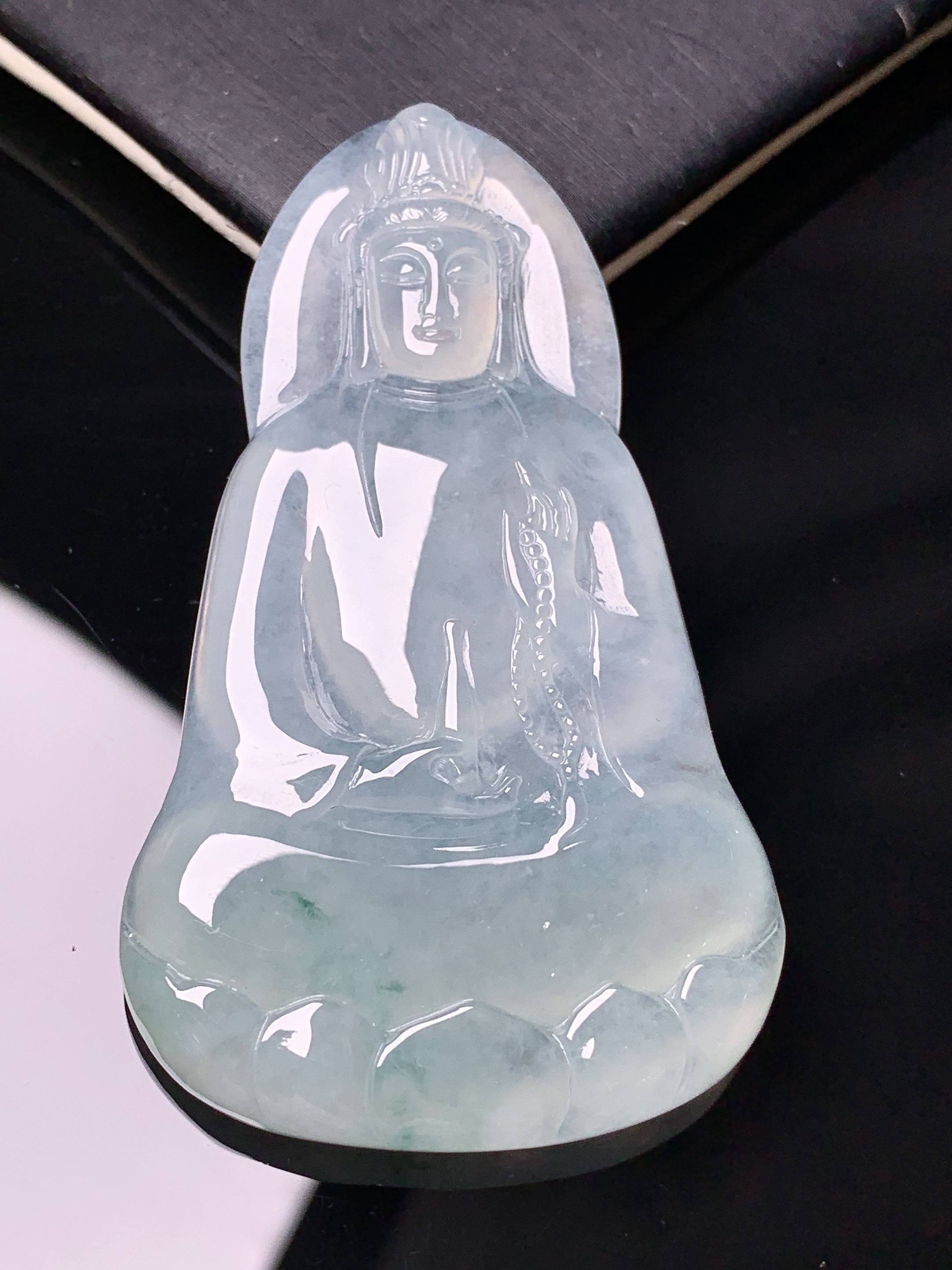 冰种观音菩萨吊坠 玉质细腻 色泽艳丽清新 水润亮眼 整体尺寸62*37.3*6.2a2