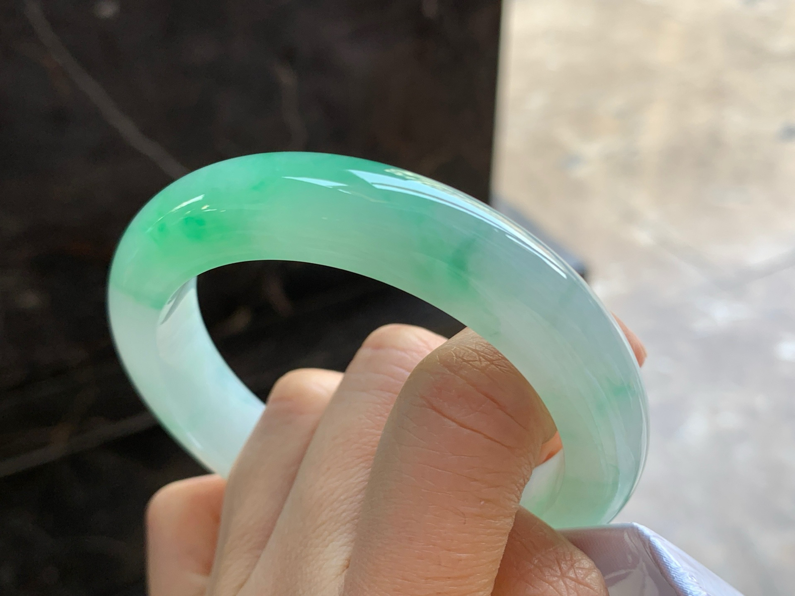 56-12.4-9.5

飘绿手镯^_^色阳