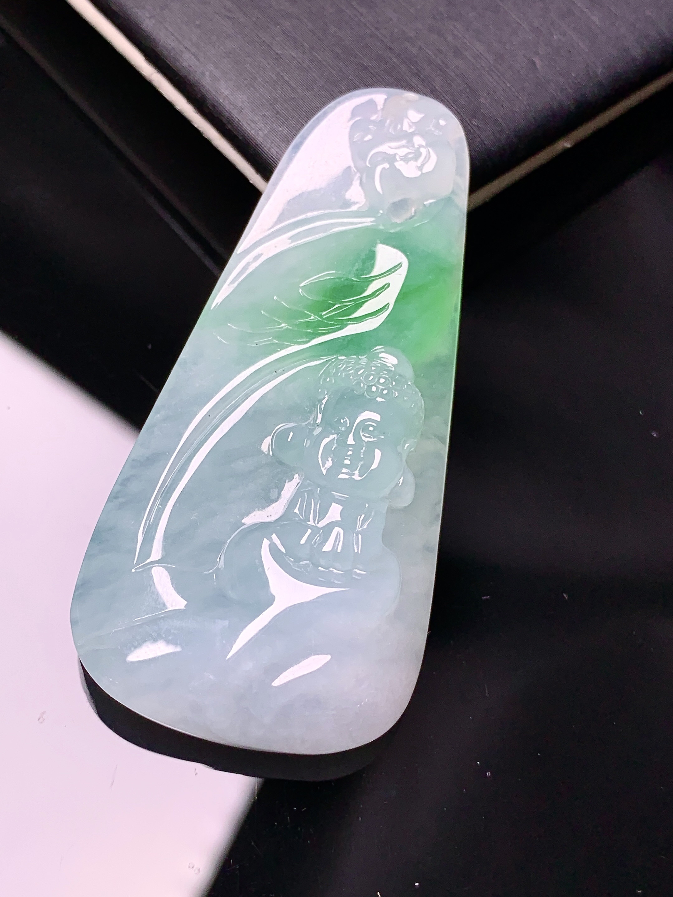 18k金钻镶嵌飘绿宝宝佛公吊坠 玉质细腻 色泽艳丽清新 水润亮眼 整体尺寸49.2*24.2*8.5