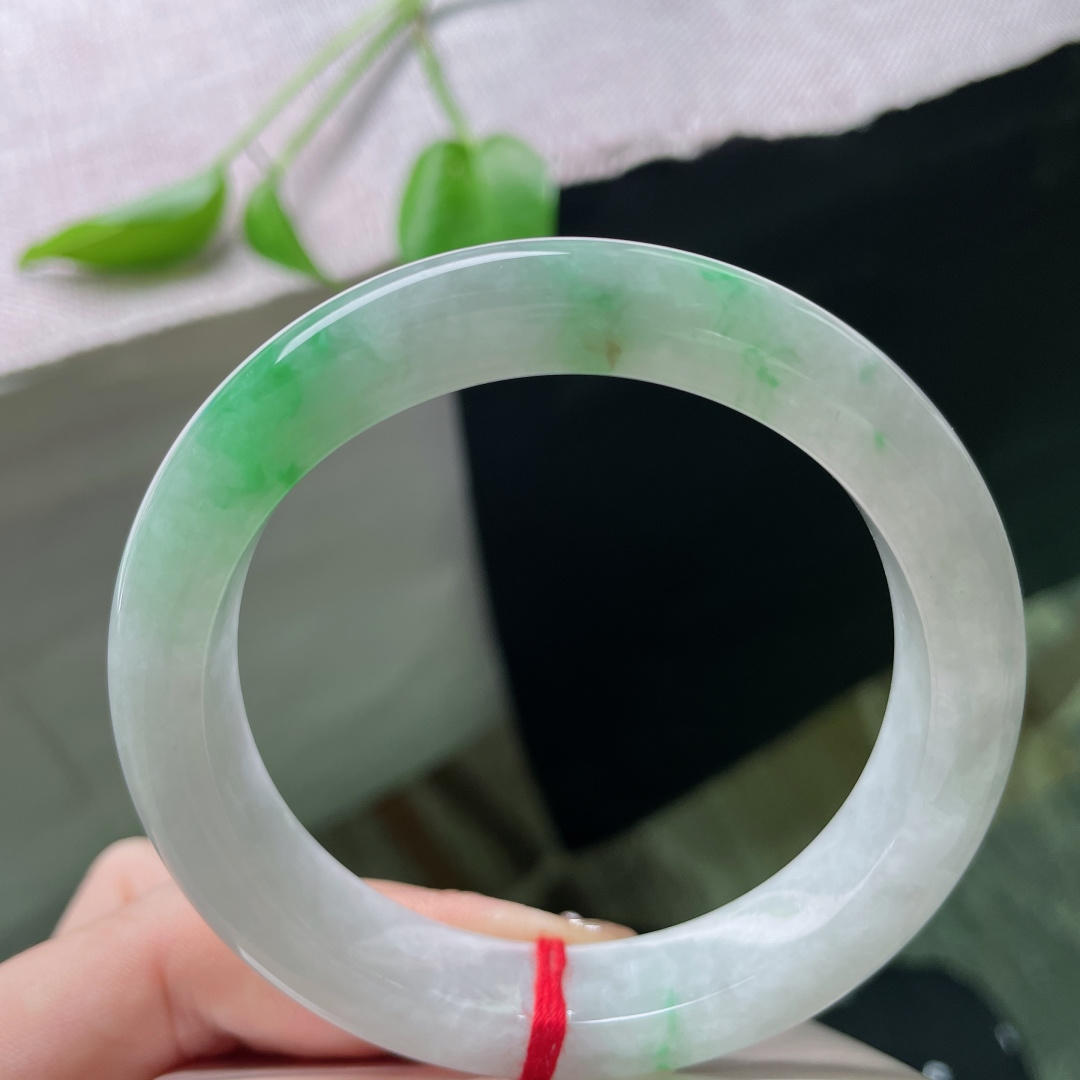 56.8/11.8/7.9，白底青正圈，水头好，种老，翠绿依然，青白分明，晶体纹，ss48426a