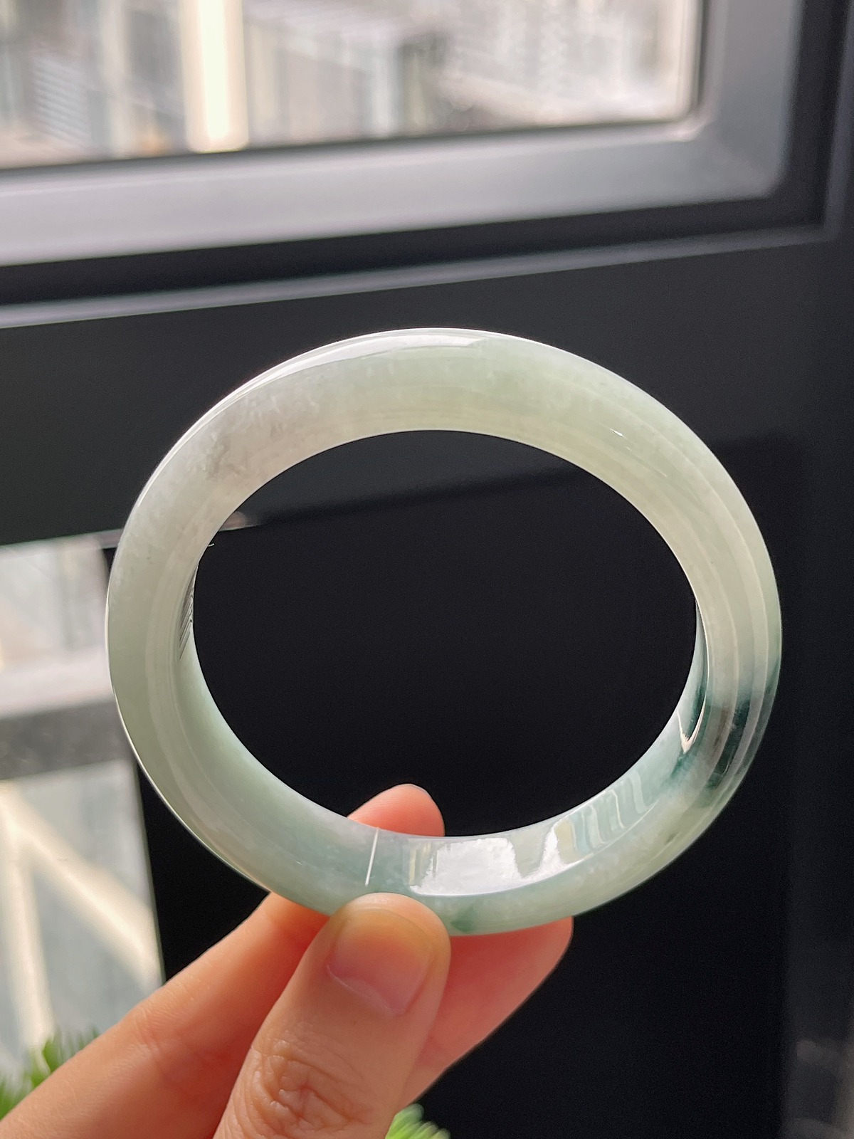 正圈55.8圈口，翡翠糯化种飘绿手镯