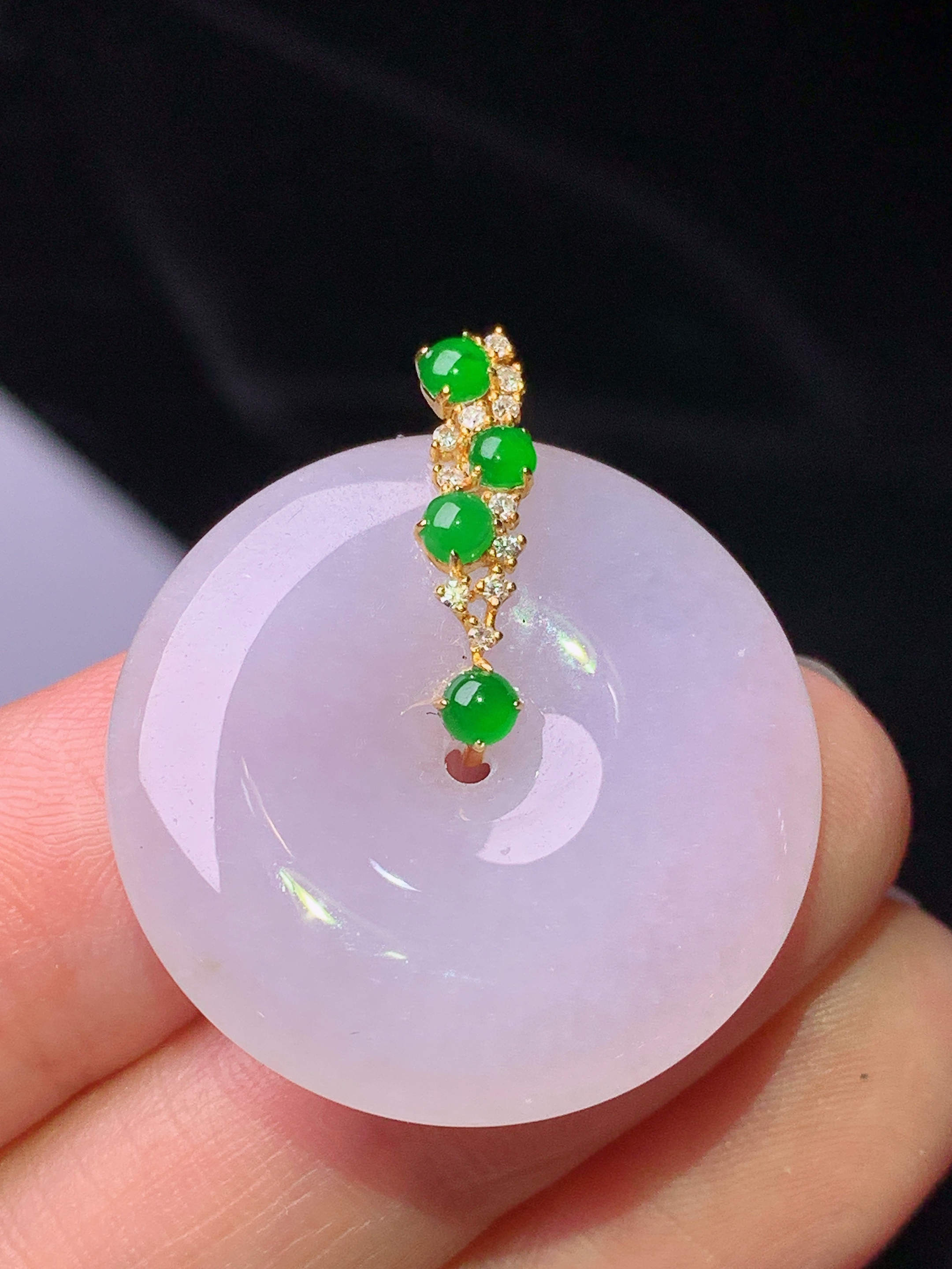 18k金钻镶嵌紫罗兰平安扣吊坠 玉质细腻 色泽艳丽清新 水润亮眼 整体尺寸29.7*26.5*5.5