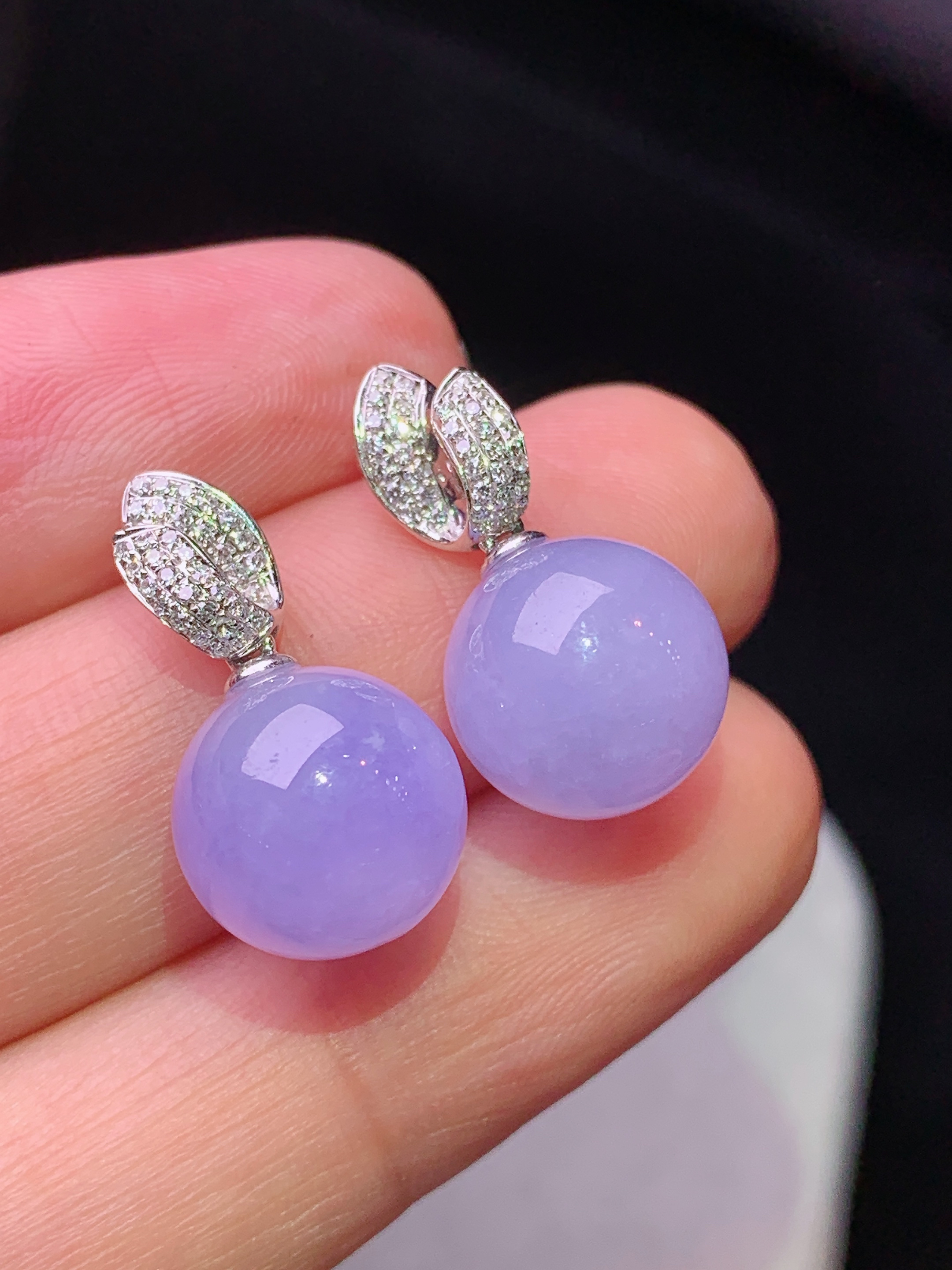 18k金钻镶嵌紫罗兰圆珠耳坠 玉质细腻 色泽艳丽清新 水润亮眼 整体尺寸20.2*10.5b1