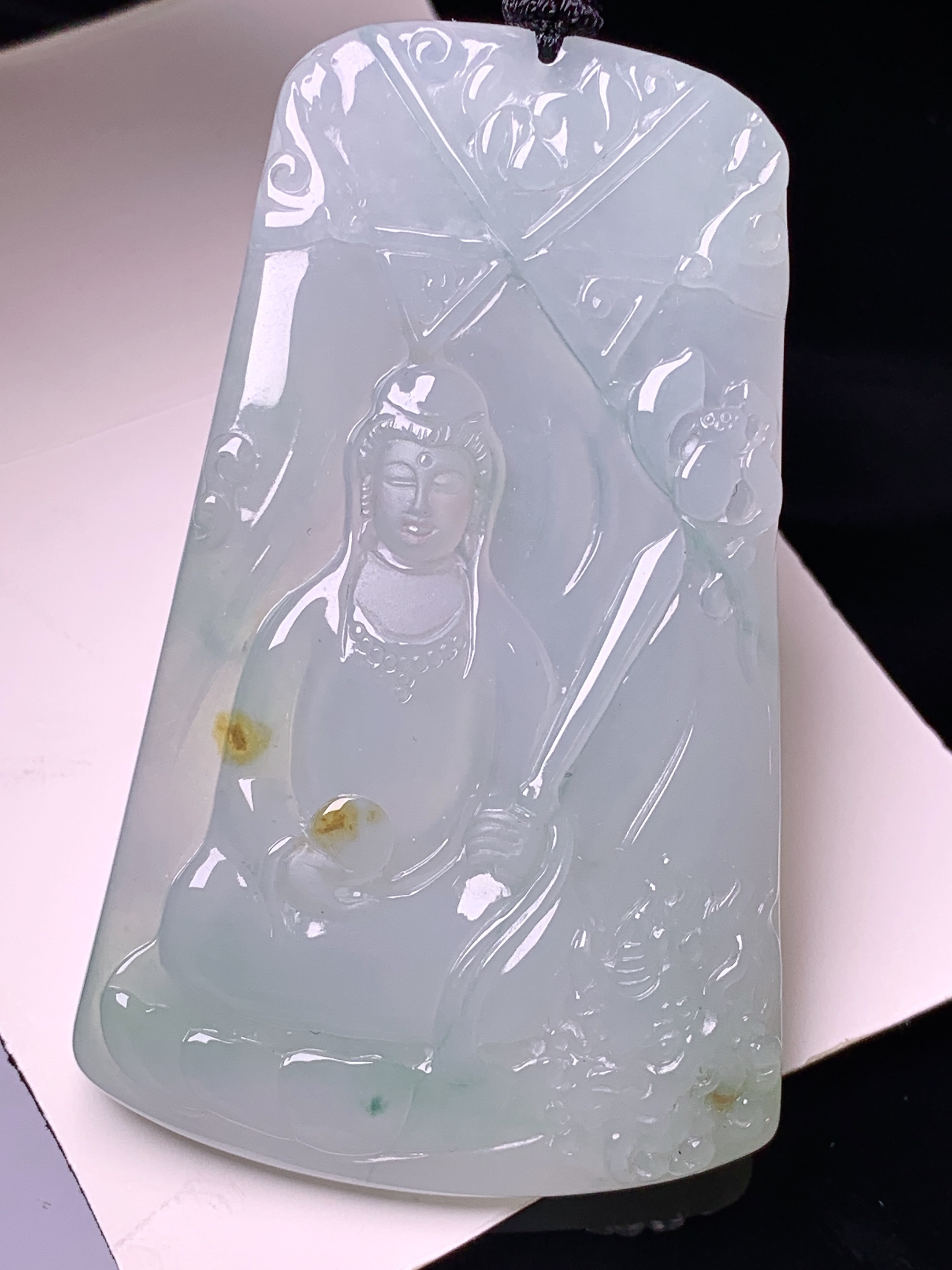 冰种观音菩萨吊坠 玉质细腻 色泽艳丽清新 水润亮眼 整体尺寸71.6*44.8*5.5L1