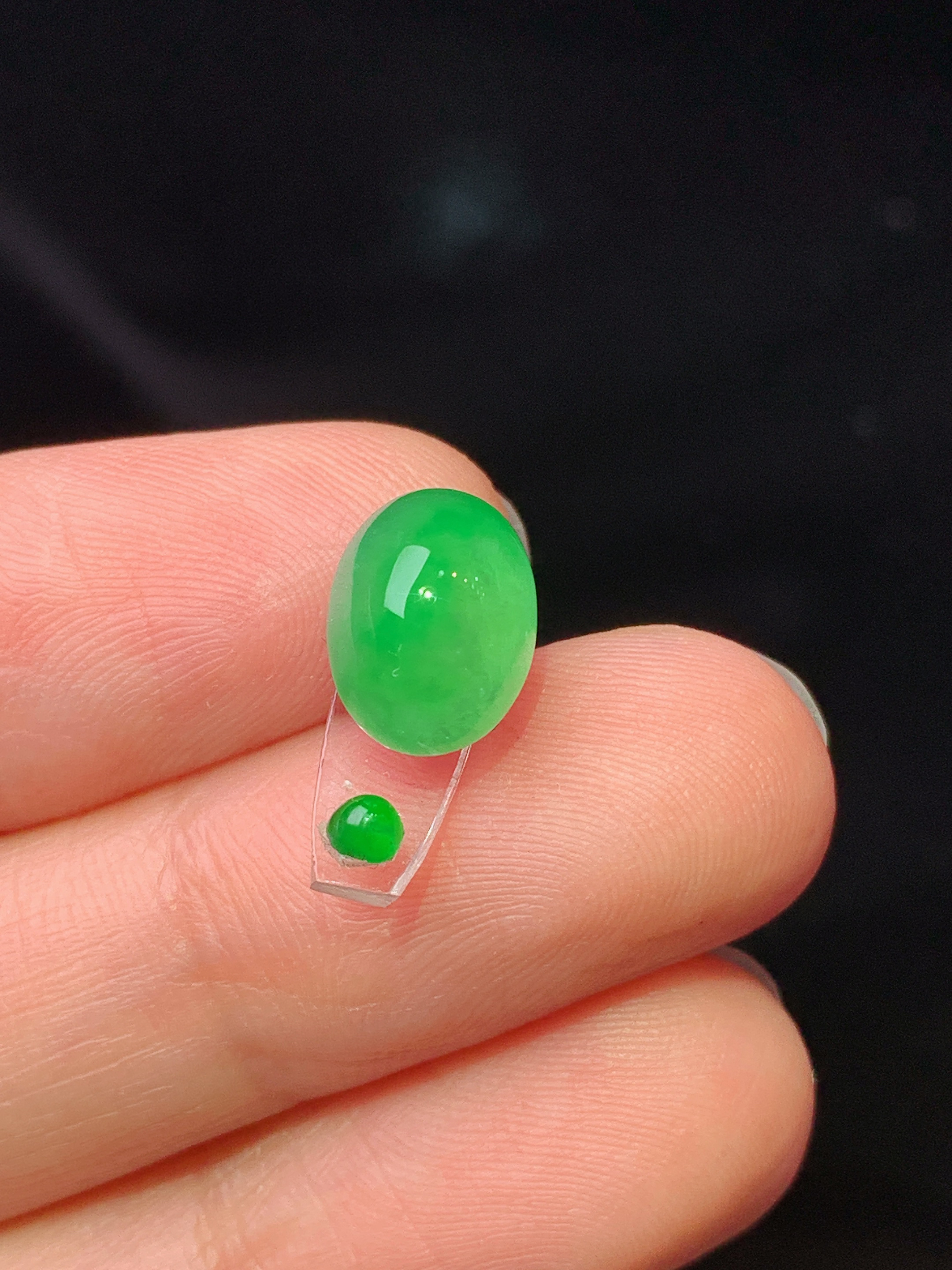 镶嵌款 满绿蛋面吊坠 玉质细腻 色泽艳丽清新 水润亮眼 整体尺寸10*7.6*5.5*2x