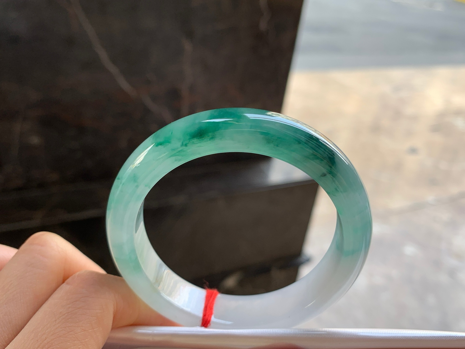 53-13.1-8.6

冰种飘花手镯^_^颜色鲜艳