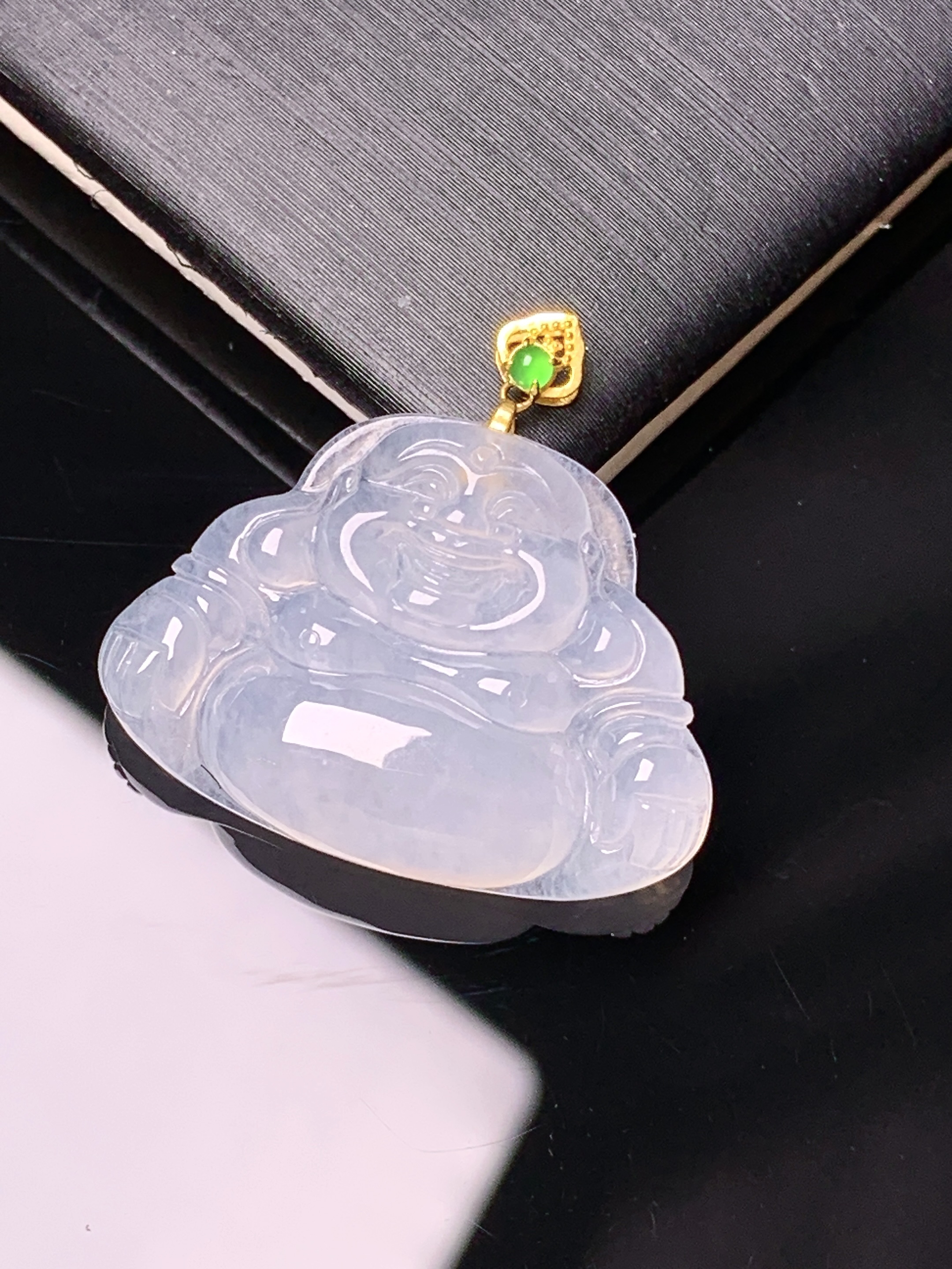 18k金镶嵌冰种佛公吊坠 玉质细腻 色泽艳丽清新 水润亮眼 整体尺寸23.3*24.8*5.5c1