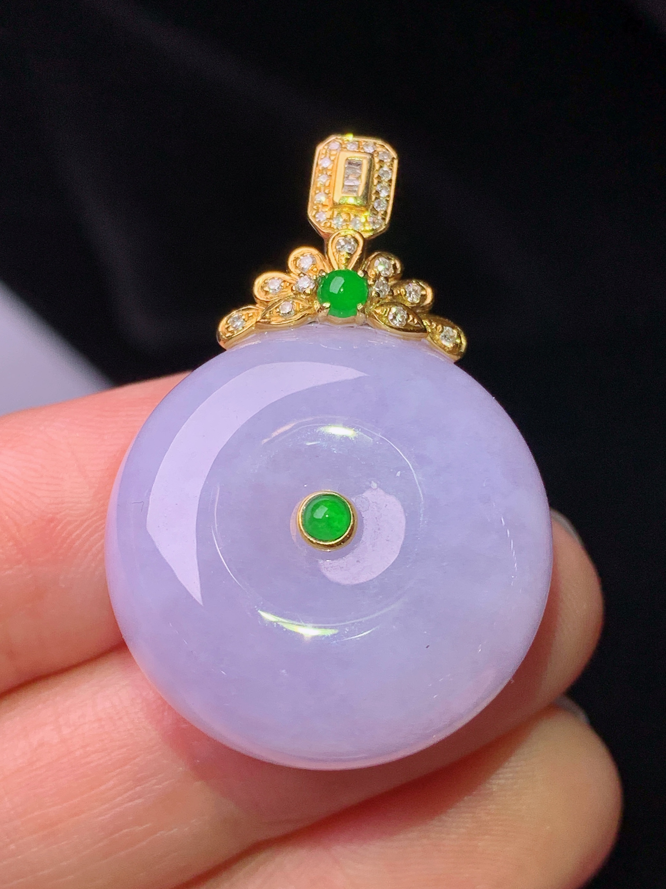 18k金钻镶嵌紫罗兰平安扣吊坠 玉质细腻 色泽艳丽清新 水润亮眼 整体尺寸34*23*11.5b1