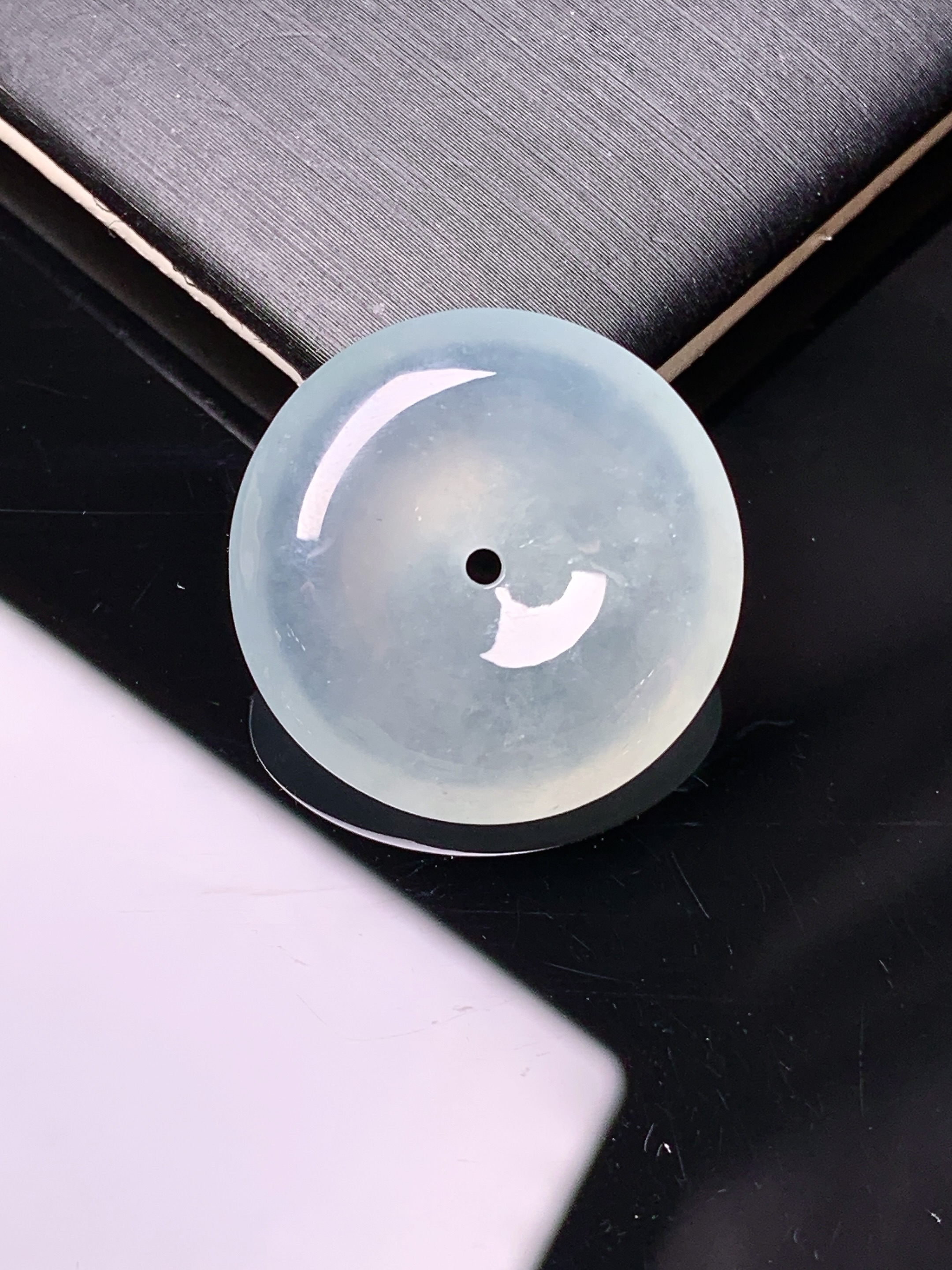 冰种平安扣吊坠 玉质细腻 色泽艳丽清新 水润亮眼 整体尺寸22.2*5.6c1