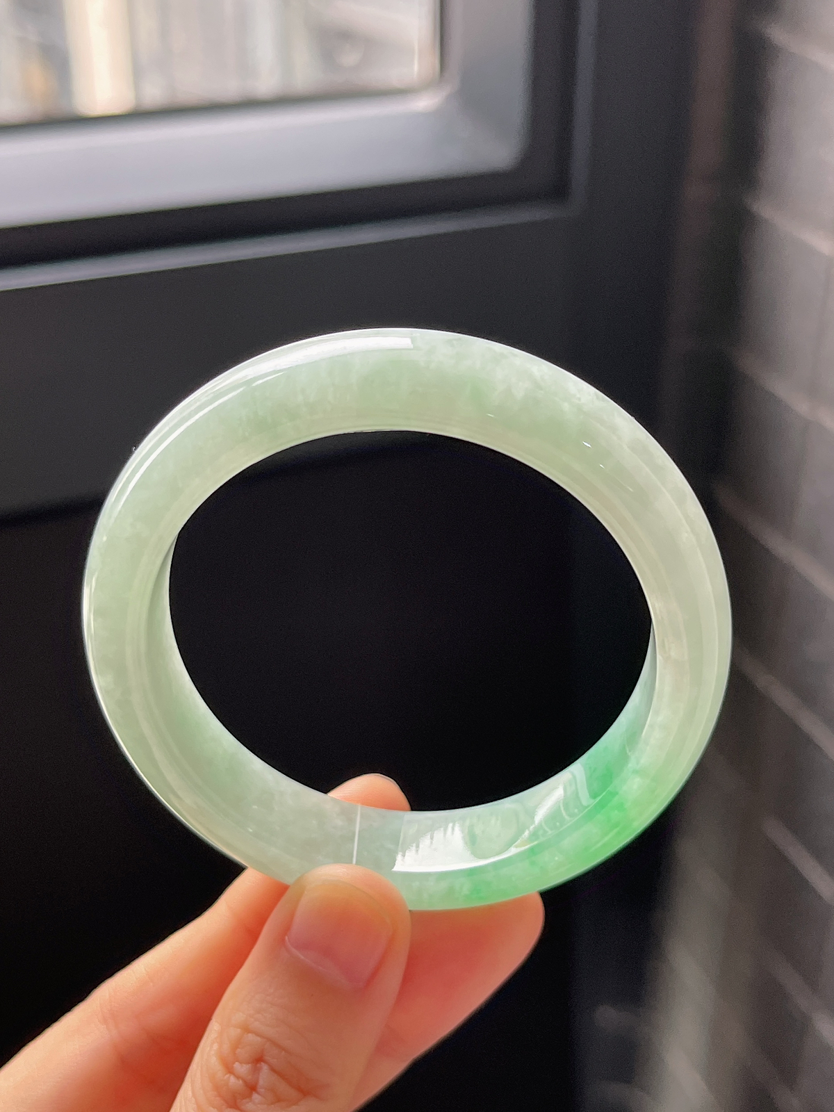 正圈52.3圈口，翡翠糯化种飘绿手镯