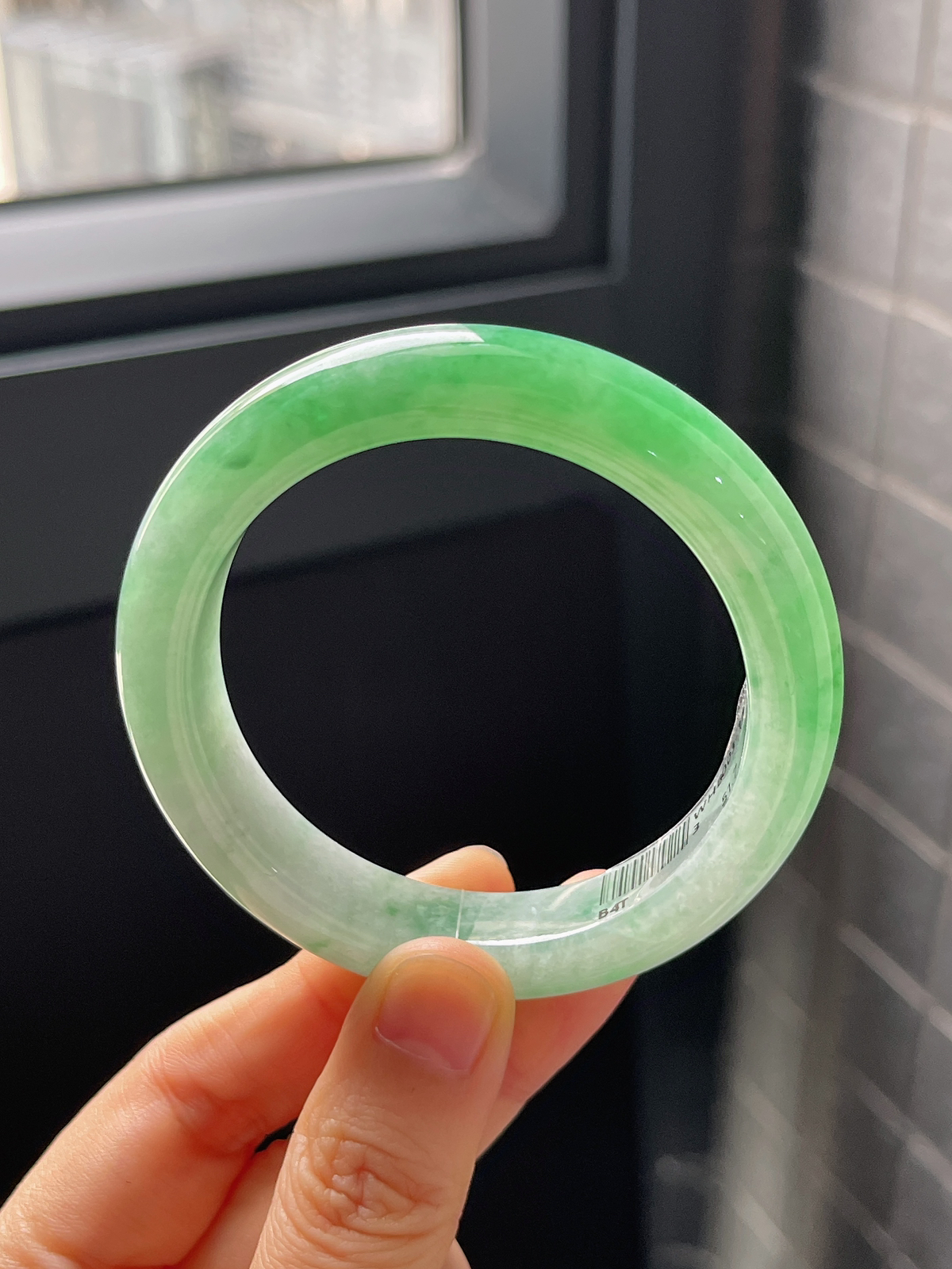 正圈51.7圈口，翡翠冰糯种飘绿手镯