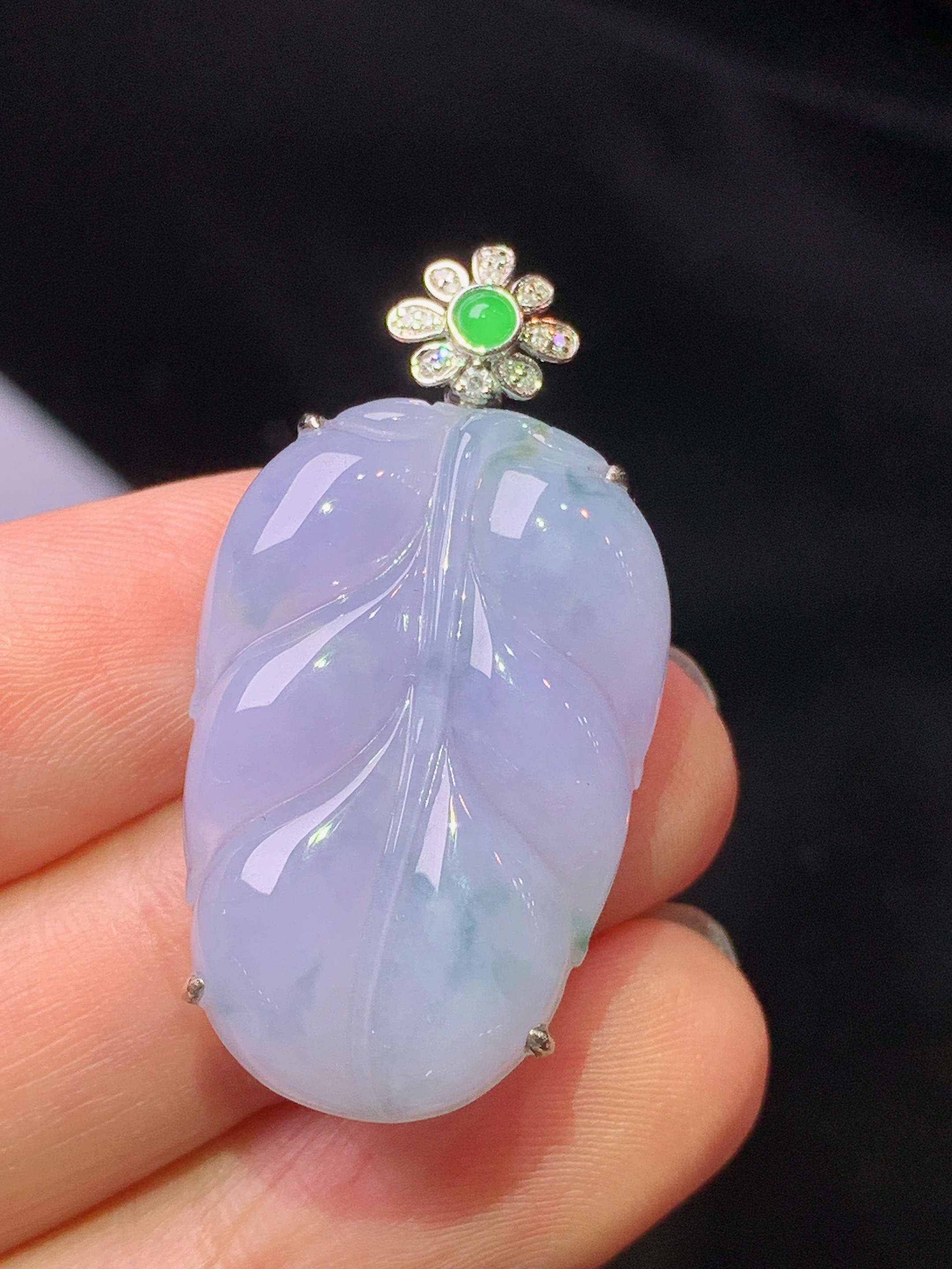 18k金钻镶嵌淡紫罗兰飘绿树叶吊坠 玉质细腻 色泽艳丽清新 水润亮眼 整体尺寸34.8*18.5*6.5b1