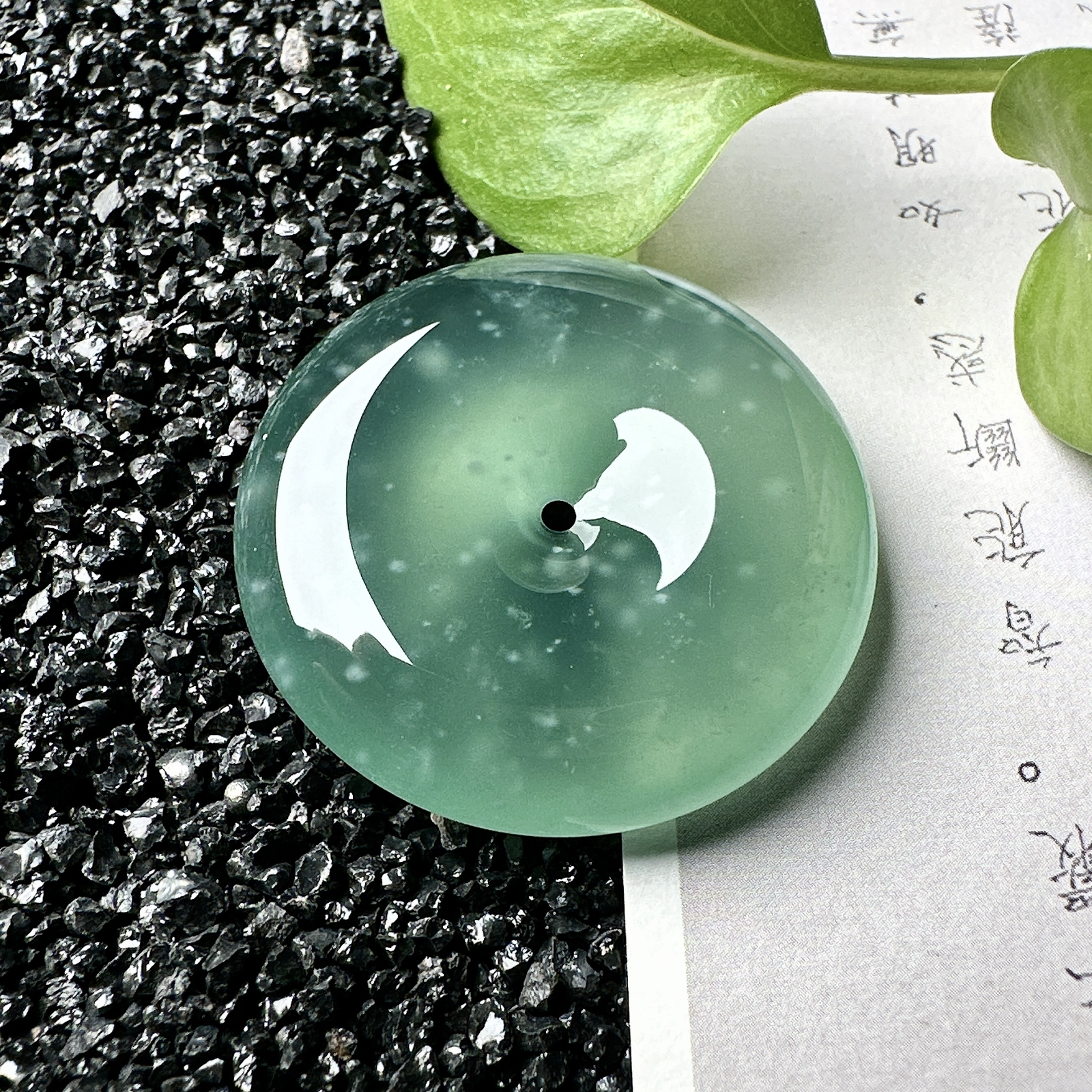 【冰种晴绿平安扣】飘雪花棉，质地细腻，品质很好，冰感十足，胶感明显，收藏品质。