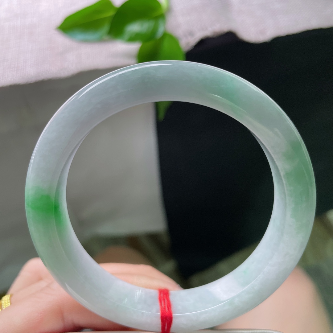 59.2/12.5/9，春彩正圈，翠色欲滴，种老水足水头好，贵气多姿，皮纹，ss49884a