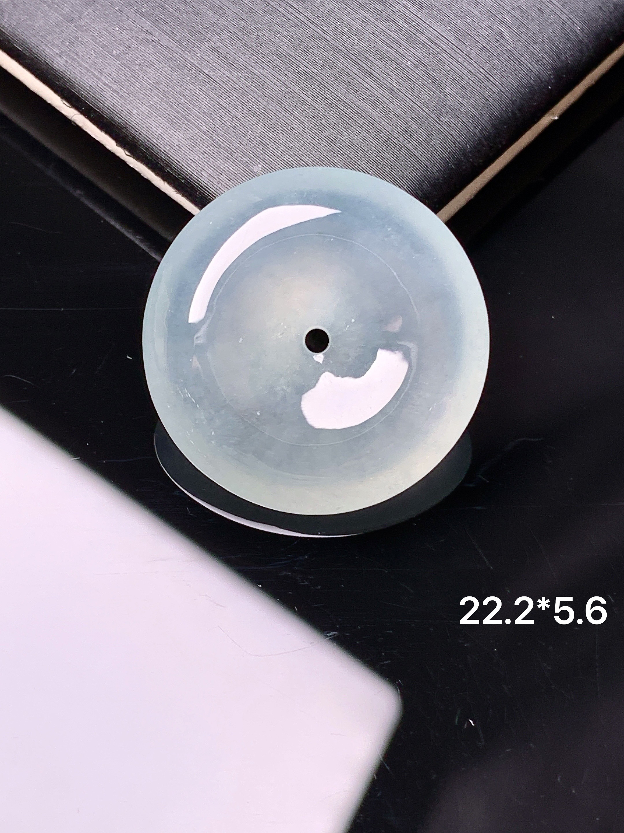 冰种平安扣吊坠 玉质细腻 色泽艳丽清新 水润亮眼 整体尺寸22.2*5.6c1