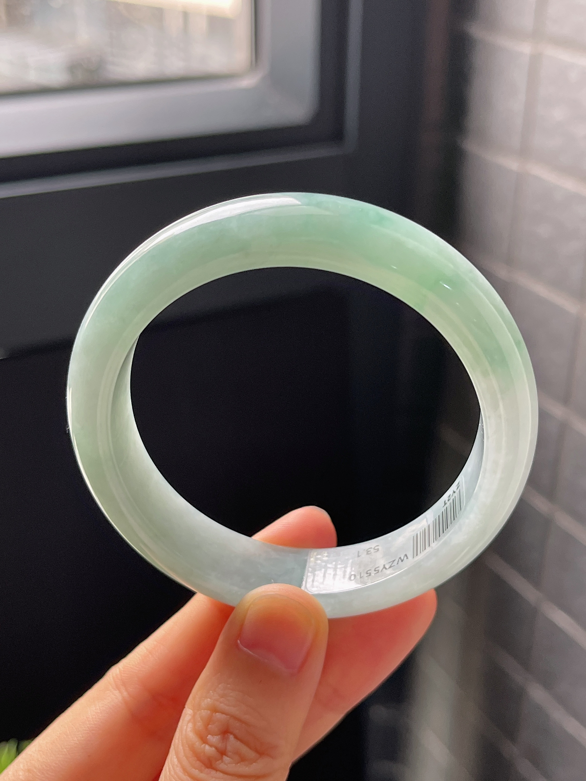 正圈53.1圈口，翡翠糯化种淡绿色手镯