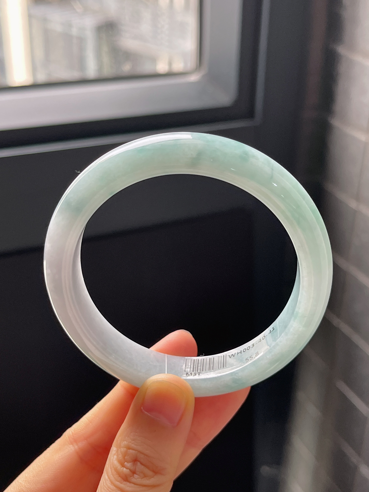 正圈55.8圈口，翡翠糯化种浅蓝色手镯