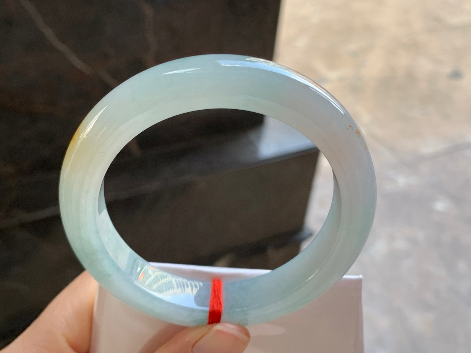 56.5-12.4-9.5

撒金手镯^_^玉质温润 细腻清新