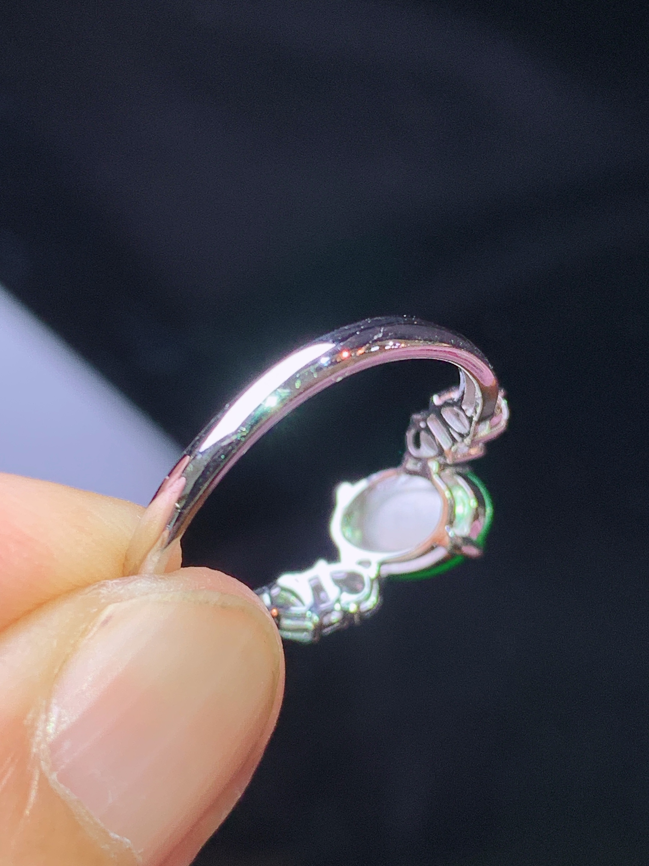 18k金钻镶嵌满绿蛋面戒指 玉质细腻 色泽艳丽清新 水润亮眼 圈口14.5 裸石尺寸7.6*5.3*2.3m3