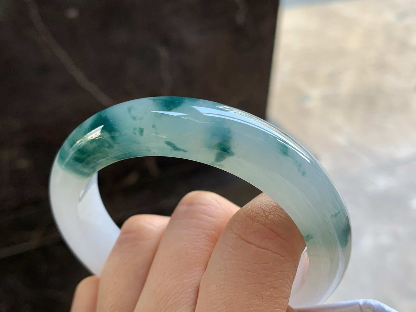 56.5-14-9.2

蓝花手镯^_^玉质温润 细腻