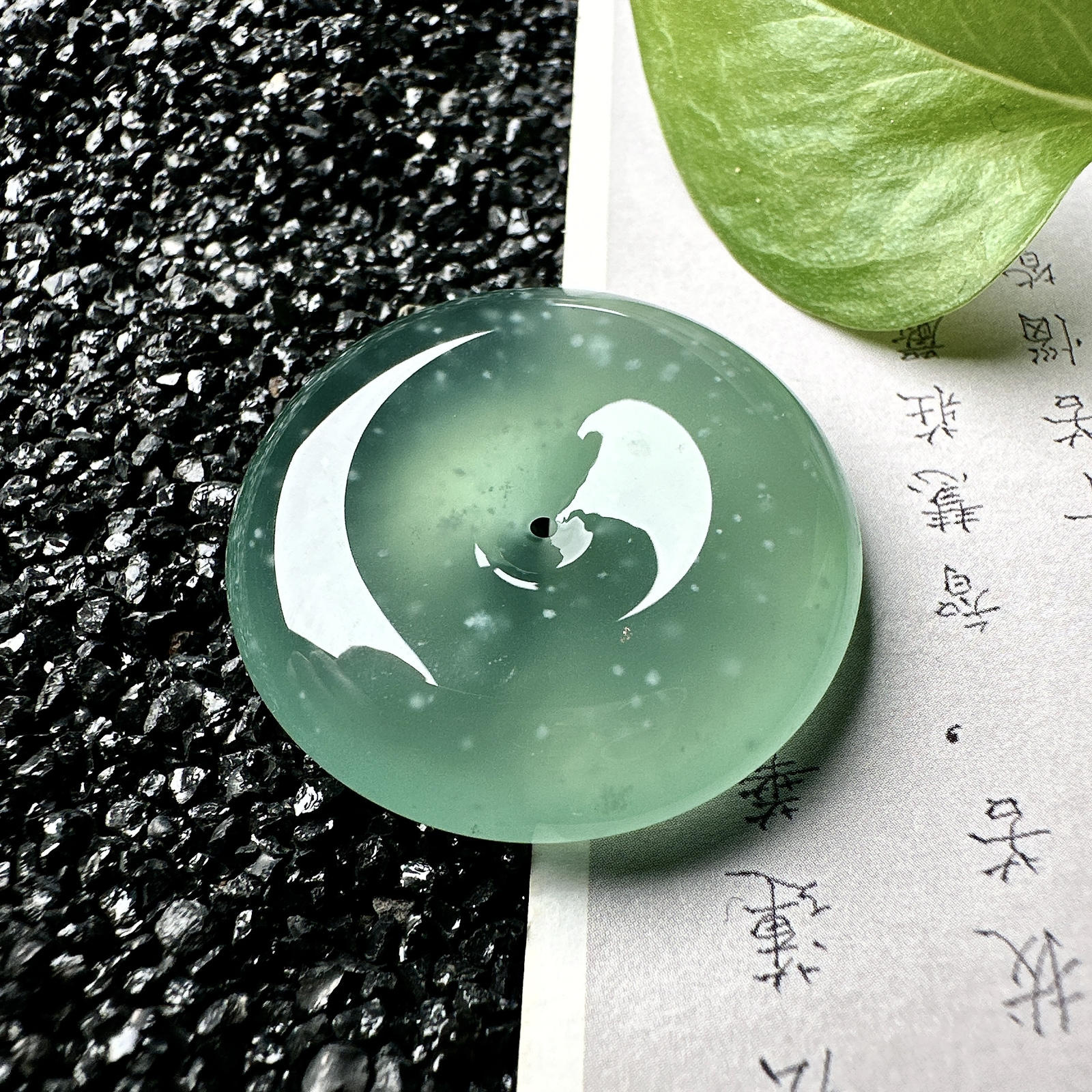 【冰种晴绿平安扣】飘雪花棉，质地细腻，品质很好，冰感十足，胶感明显，收藏品质