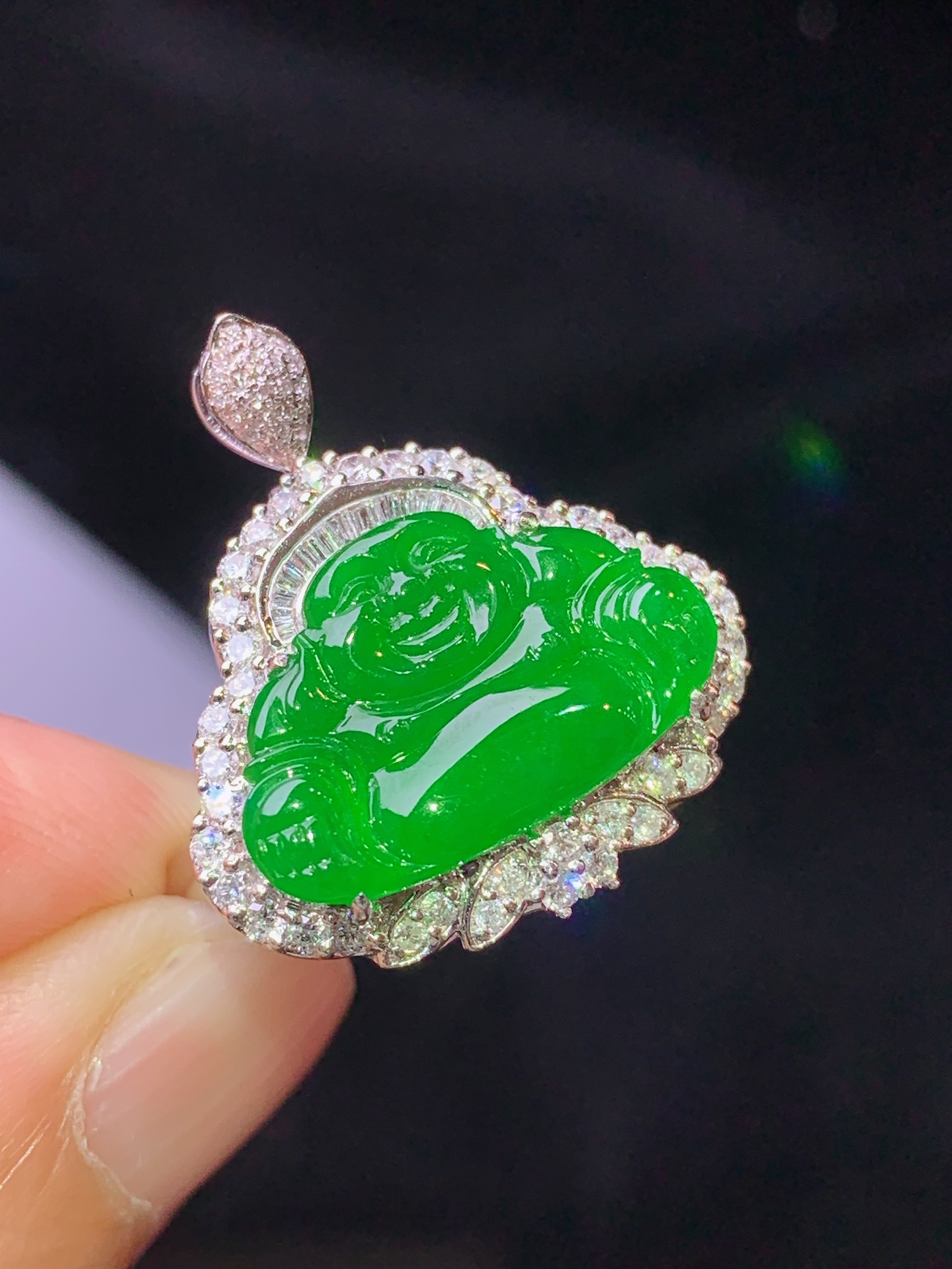 18k金钻镶嵌满绿佛公戒指吊坠两用吊坠 玉质细腻 色泽艳丽清新 水润亮眼 圈口16 整体尺寸23.5*20.5*9.3m3