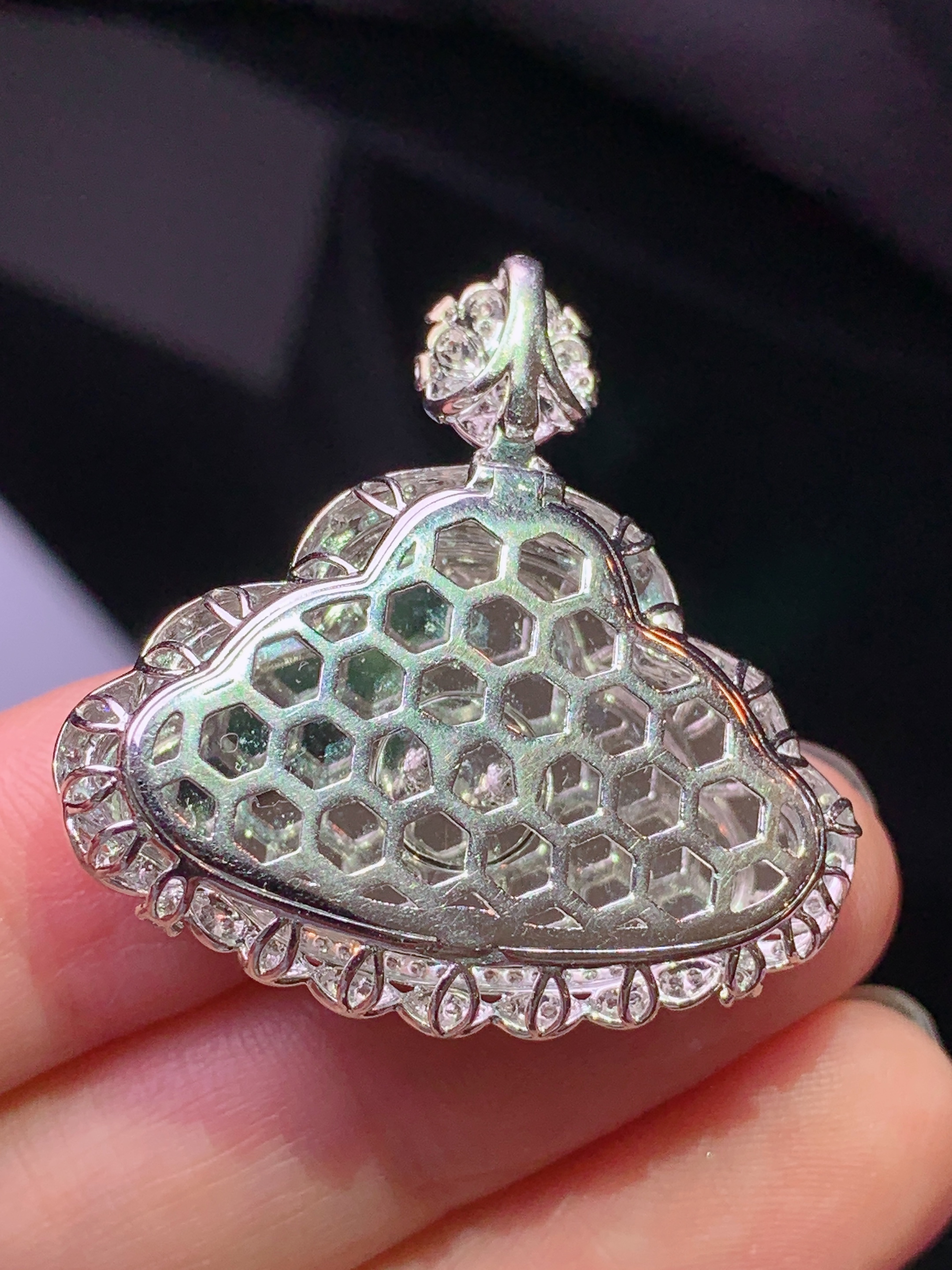 18k金钻镶嵌翠绿佛公吊坠 玉质细腻 色泽艳丽清新 水润亮眼 整体尺寸31.8*32*10m2