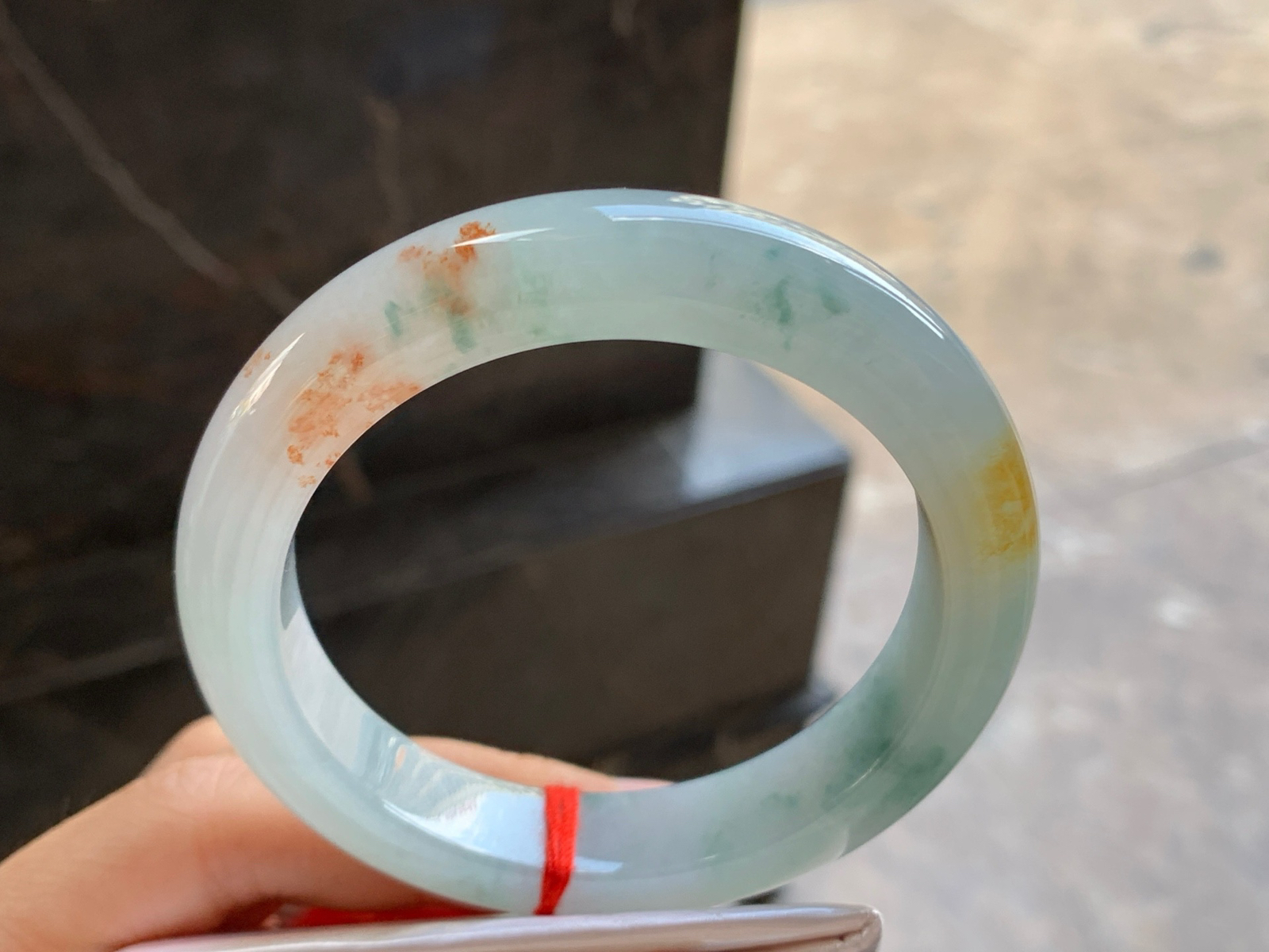 56.5-12.4-9.5

撒金手镯^_^玉质温润 细腻清新