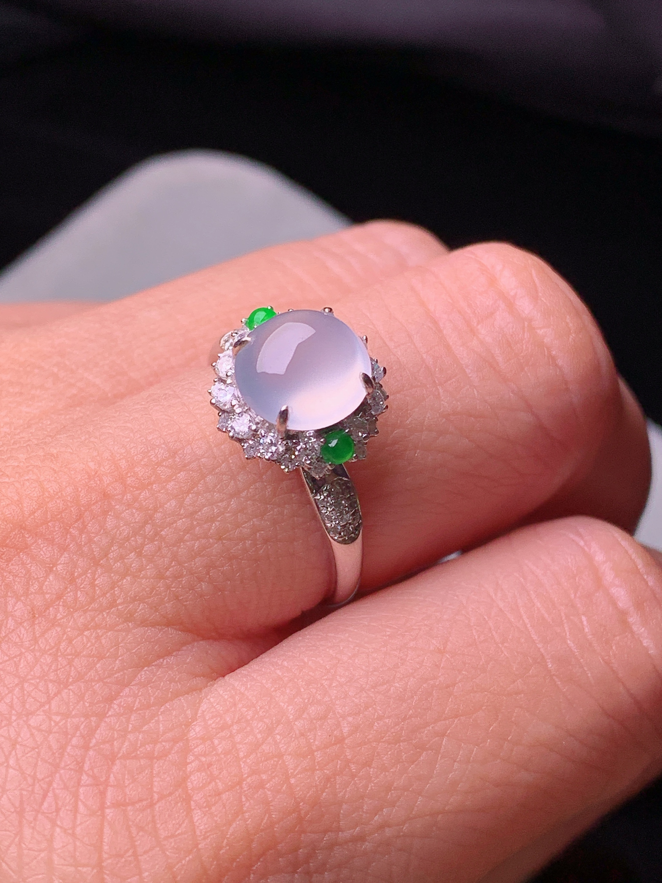 18k金钻镶嵌冰种蛋面戒指 玉质细腻 色泽艳丽清新 水润亮眼 圈口14 整体尺寸11.3*11.8*9.5t1