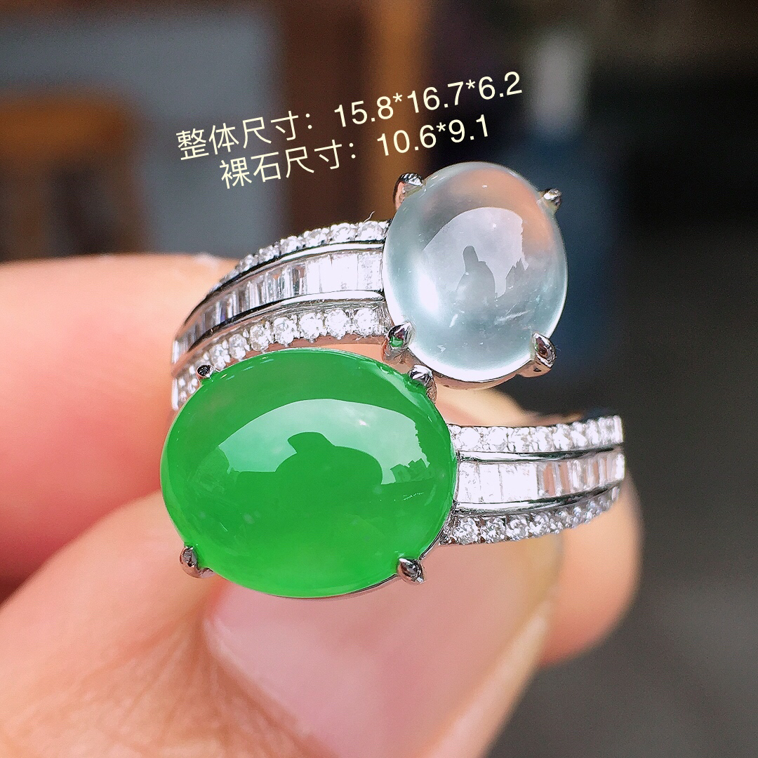 （冰+绿）二合一戒指，色泽均匀艳丽，玉质细腻，荧光感超
强，饱满圆润，尽显优雅气质，18k
金豪华镶嵌