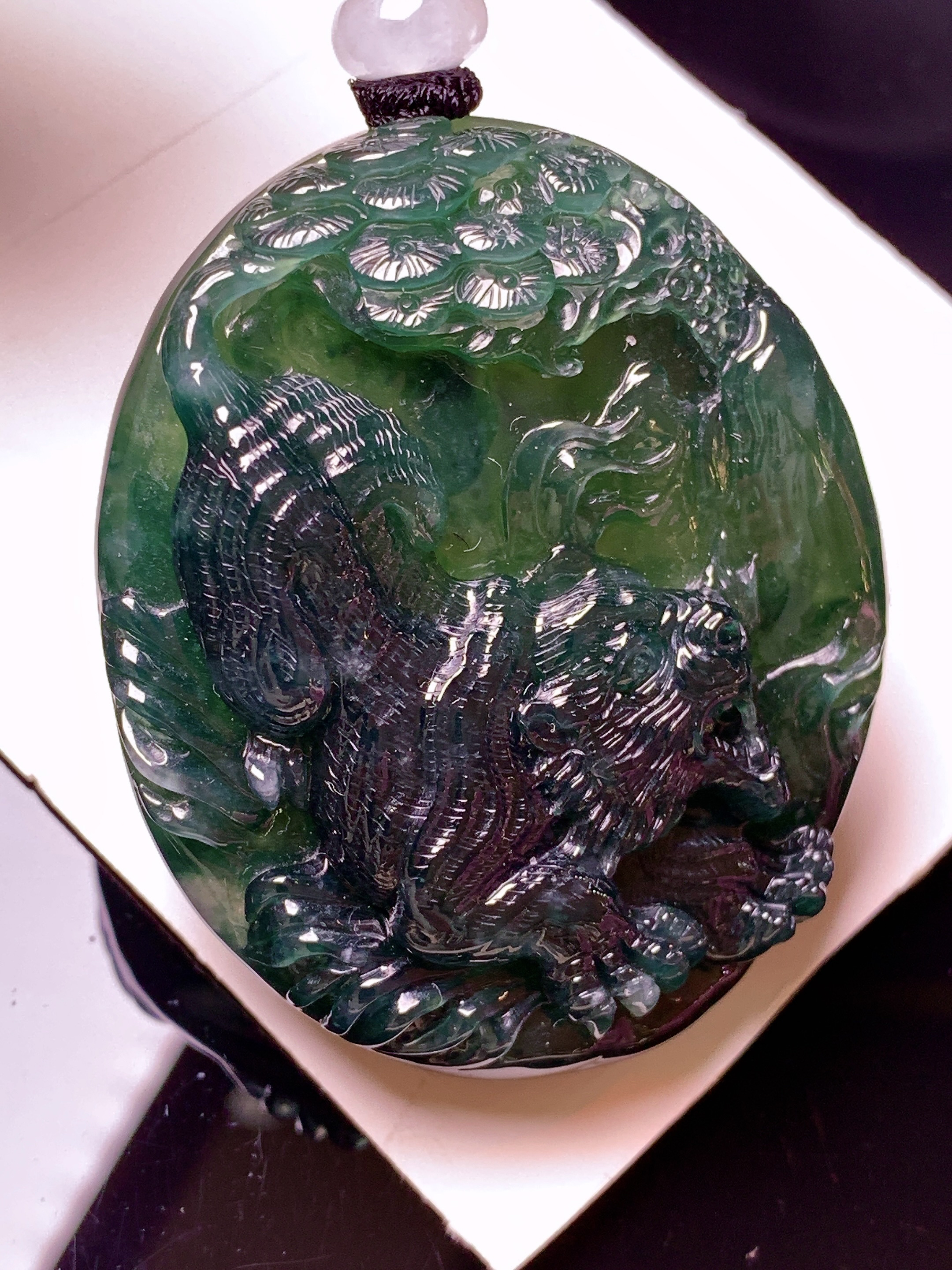 墨绿貔貅吊坠 玉质细腻 色泽艳丽清新 水润亮眼 整体尺寸50*42.3*10.6L1