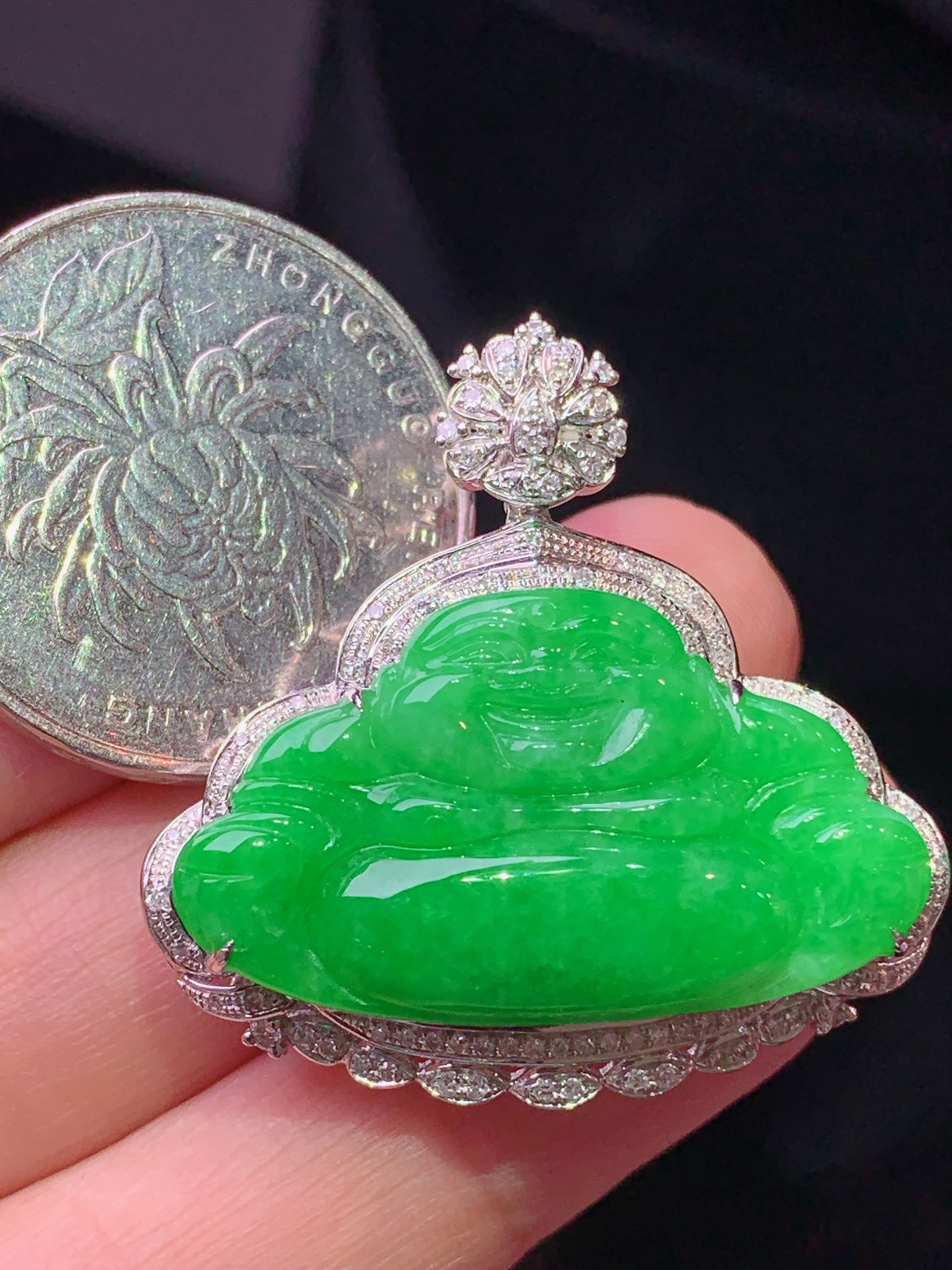 18k金钻镶嵌翠绿佛公吊坠 玉质细腻 色泽艳丽清新 水润亮眼 整体尺寸31.8*32*10m2