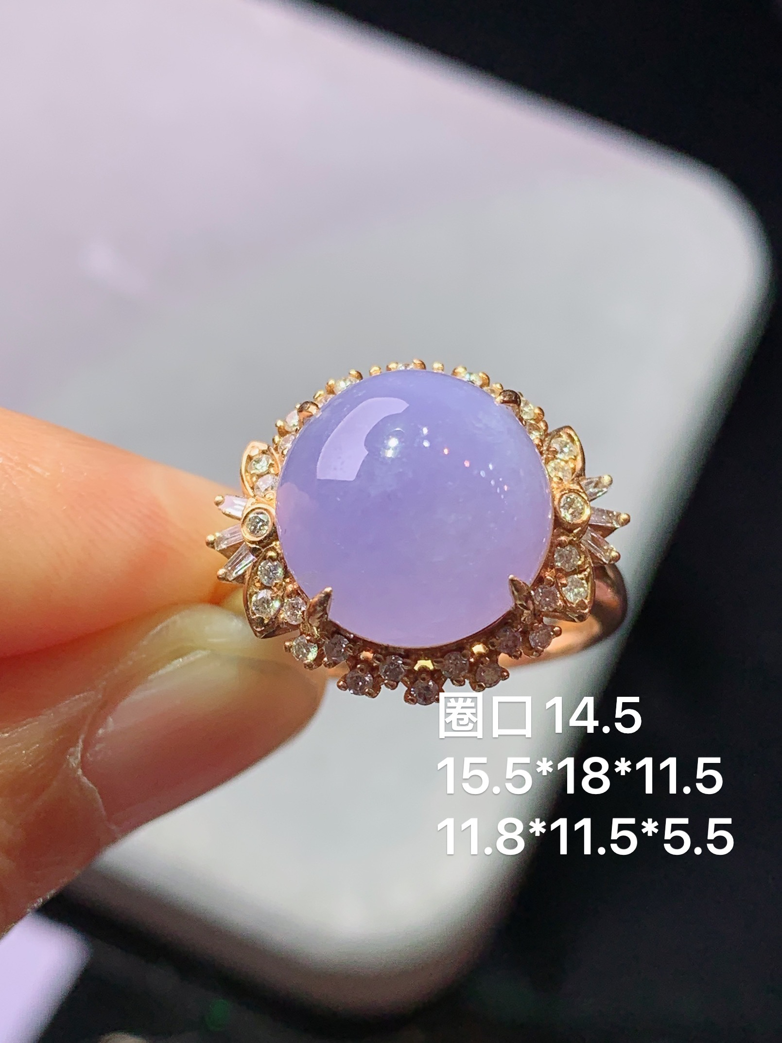 18k金钻镶嵌紫罗兰蛋面 玉质细腻 色泽艳丽清新 水润亮眼 圈口14.5 整体尺寸15.5*18*11.5b2