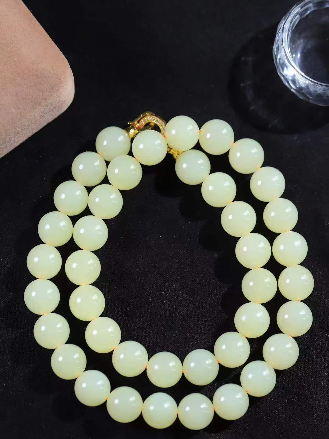 【珠圆玉润.项链】

精品和田玉黄口珠圆玉润项链 玉质细腻油润 饱满光滑 质朴无华，悠远简单，人心