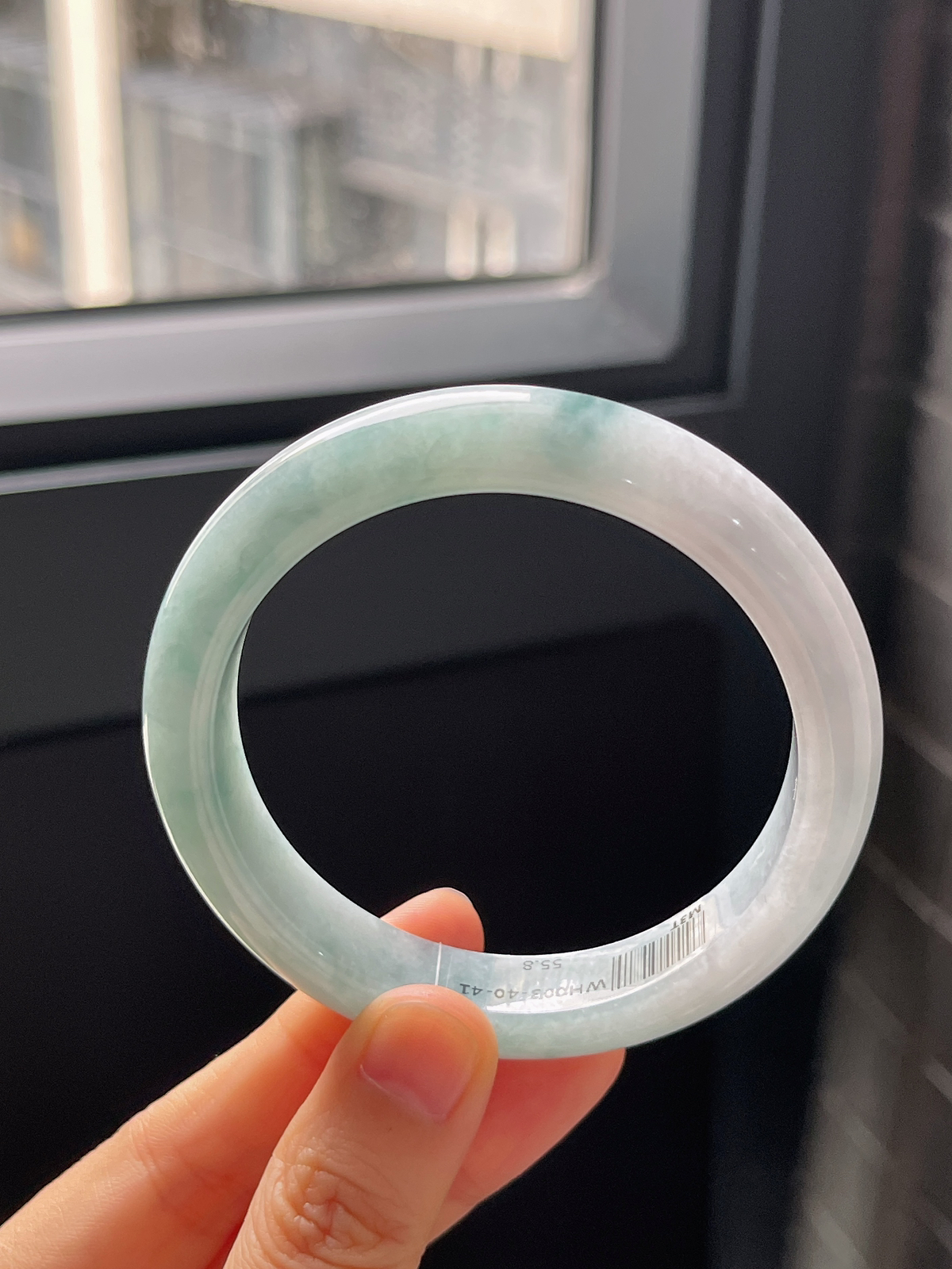 正圈55.8圈口，翡翠糯化种浅蓝色手镯