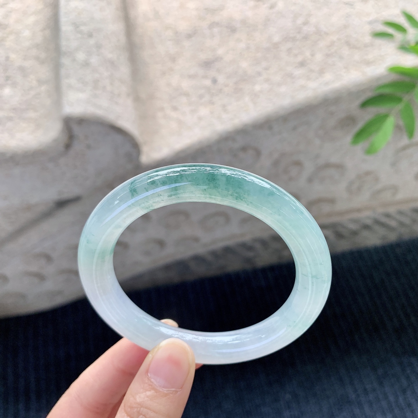 圆条54 55【圈口】55.7/9.7/10【编码】GF120533【描述】冰糯飘花，清透，水润，种老，细糯，打灯有棉线