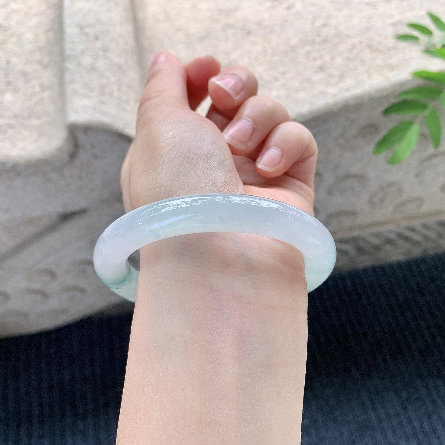 圆条54 55【圈口】55.7/9.7/10【编码】GF120533【描述】冰糯飘花，清透，水润，种老，细糯，打灯有棉线