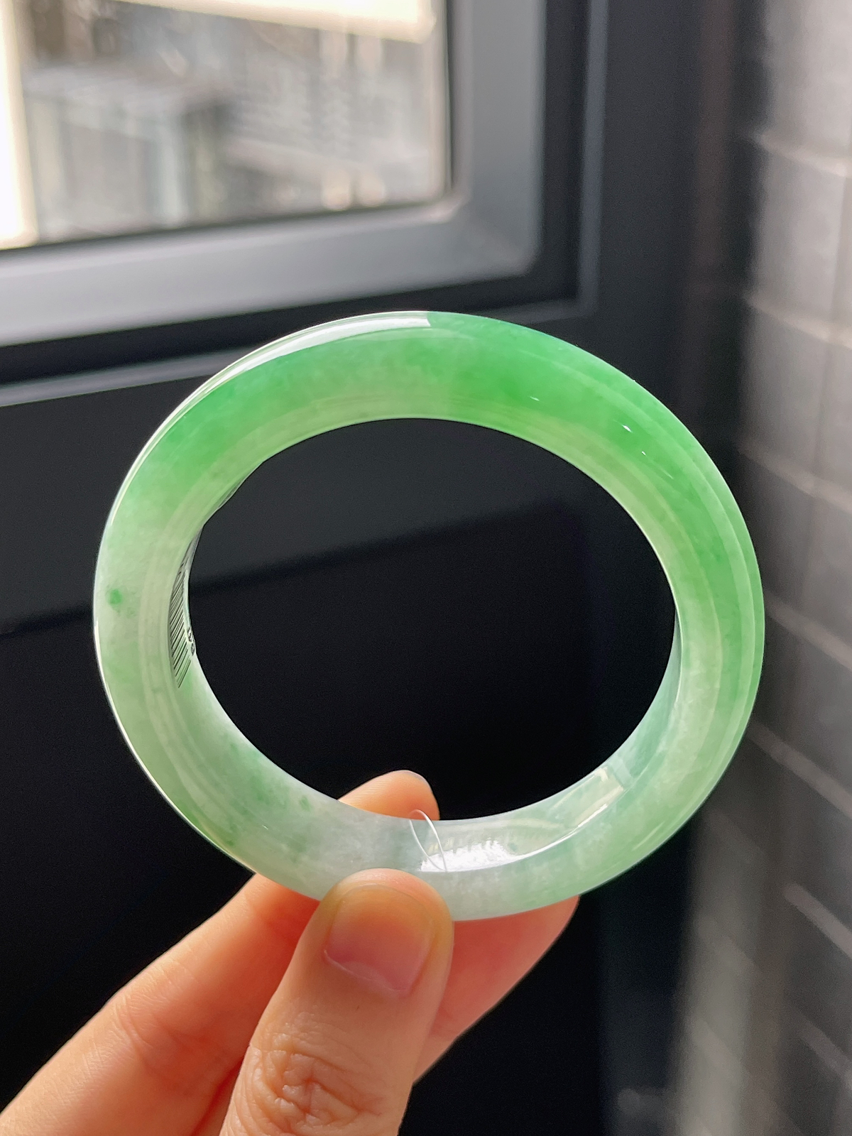 正圈51.7圈口，翡翠冰糯种飘绿手镯