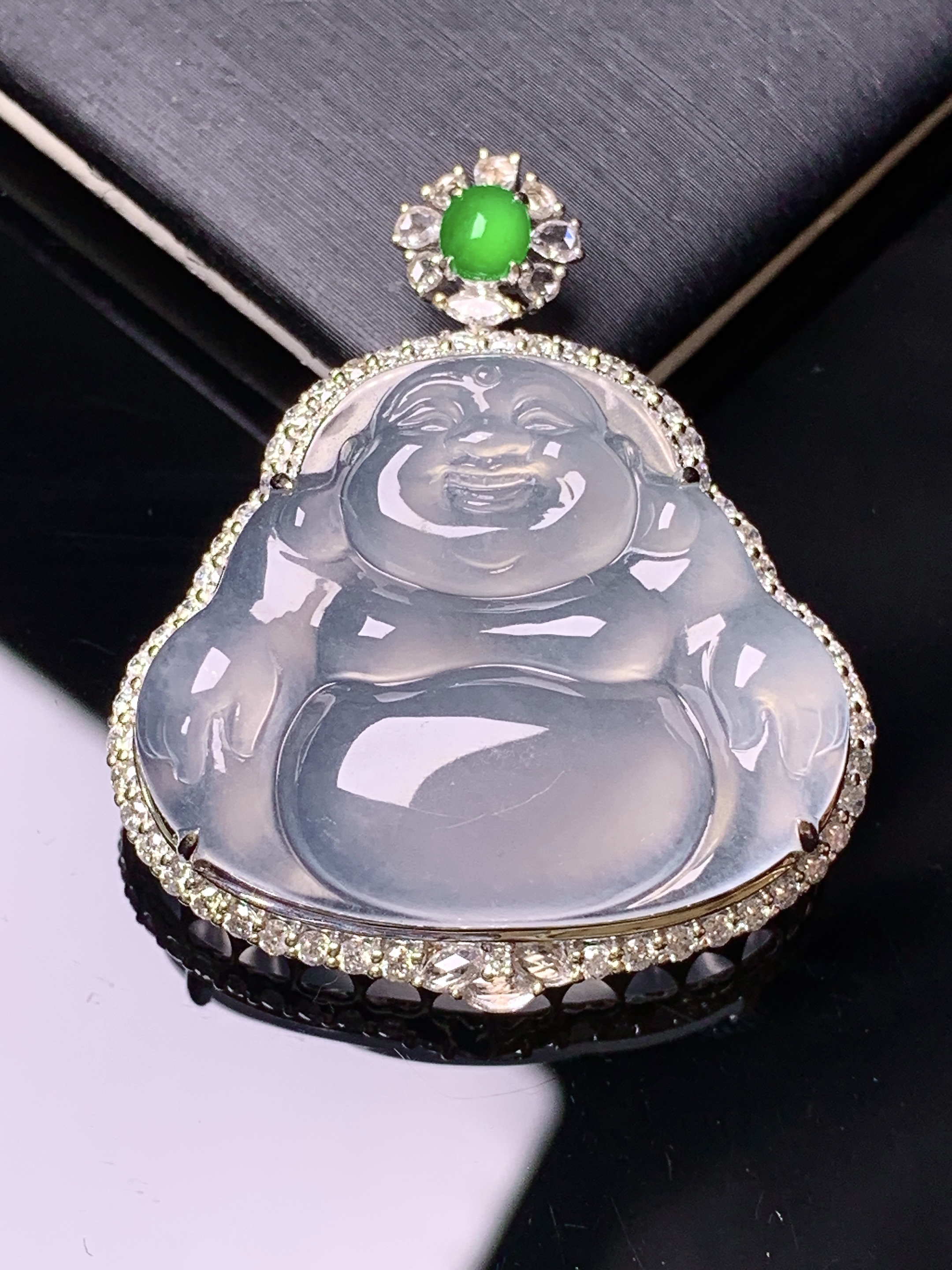 18k金钻镶嵌冰种佛公吊坠 玉质细腻 色泽艳丽清新 水润亮眼 整体尺寸36*31.3*9.5m3